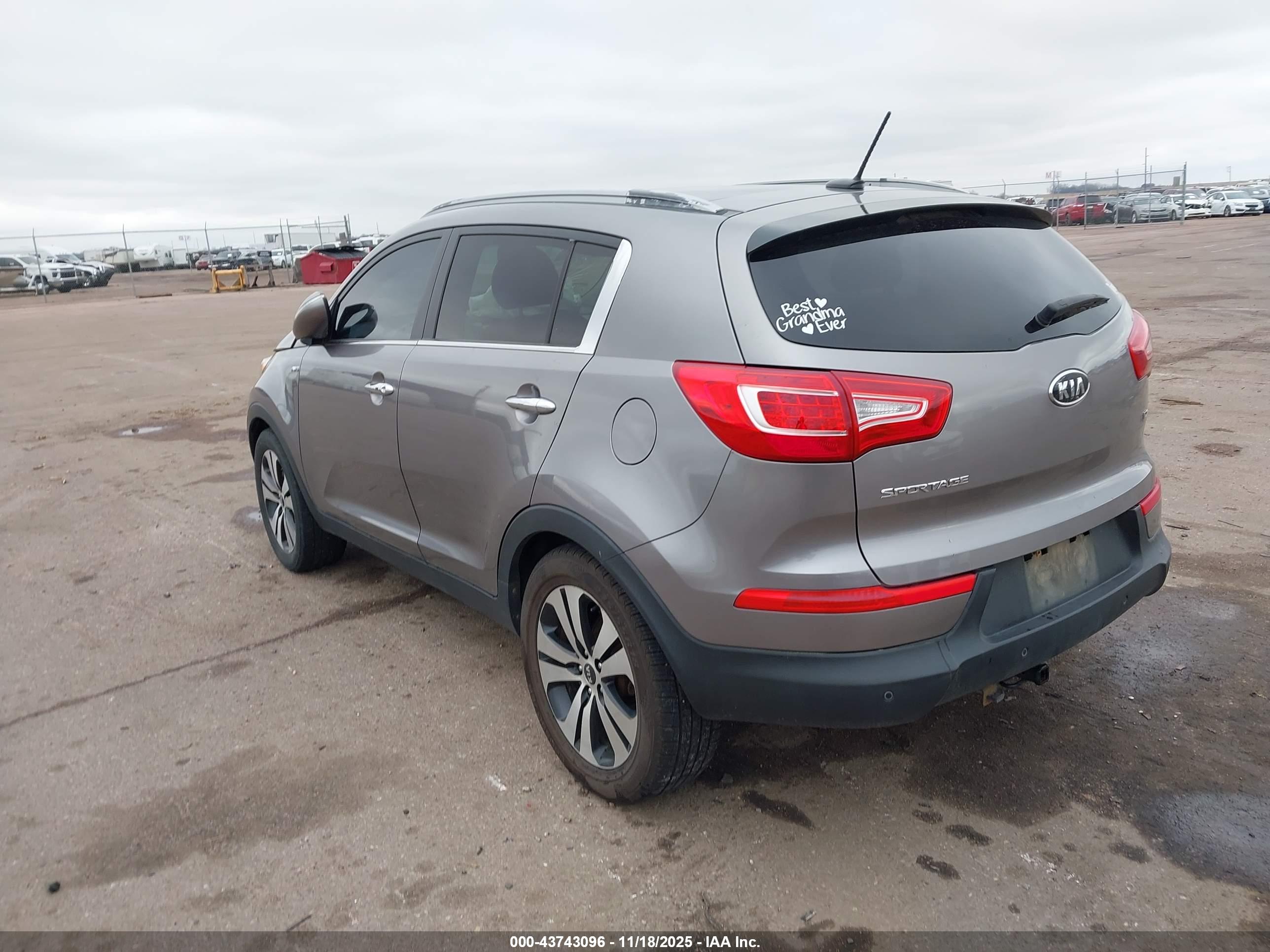 KIA SPORTAGE image 3