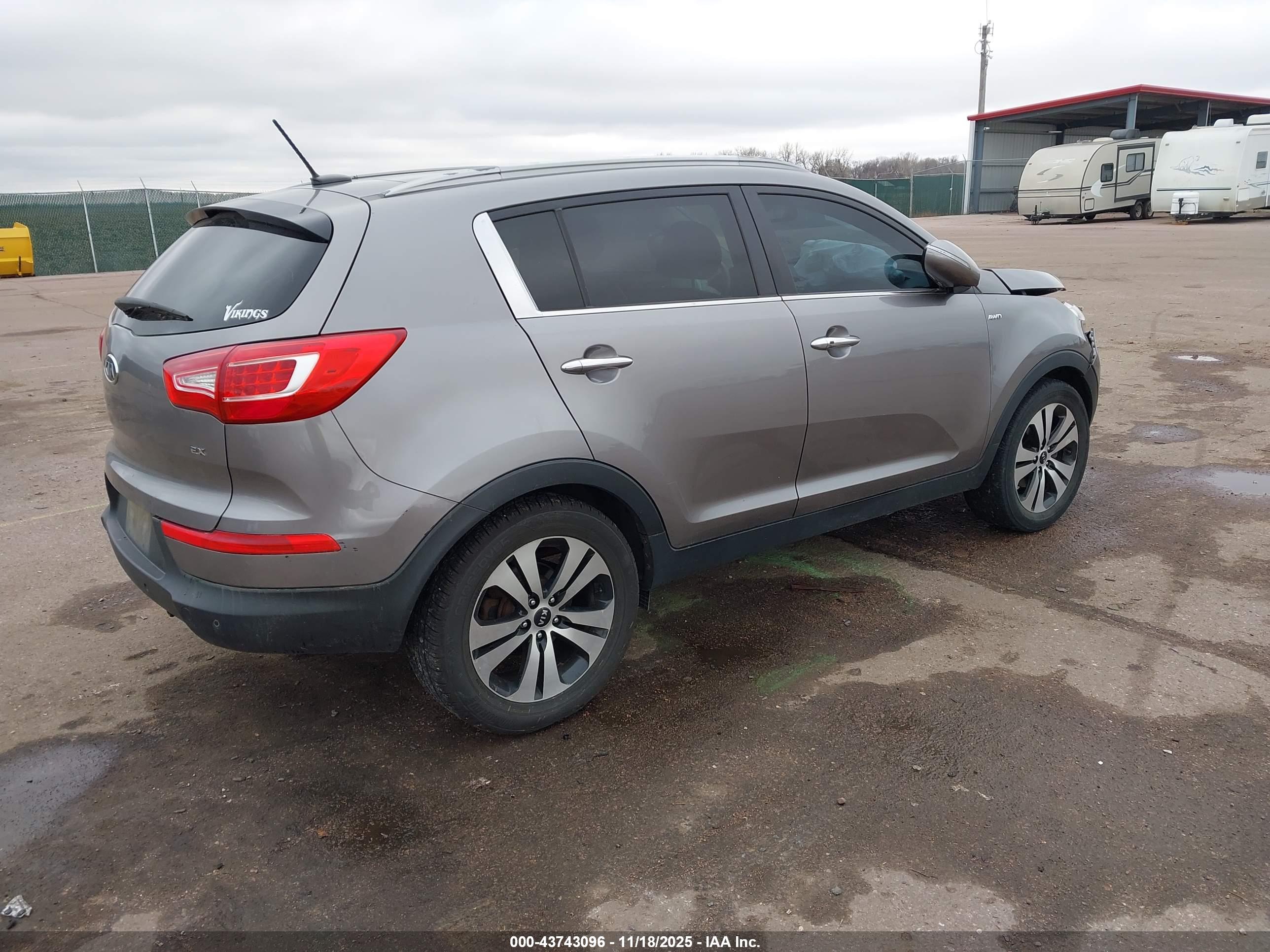 KIA SPORTAGE image 4