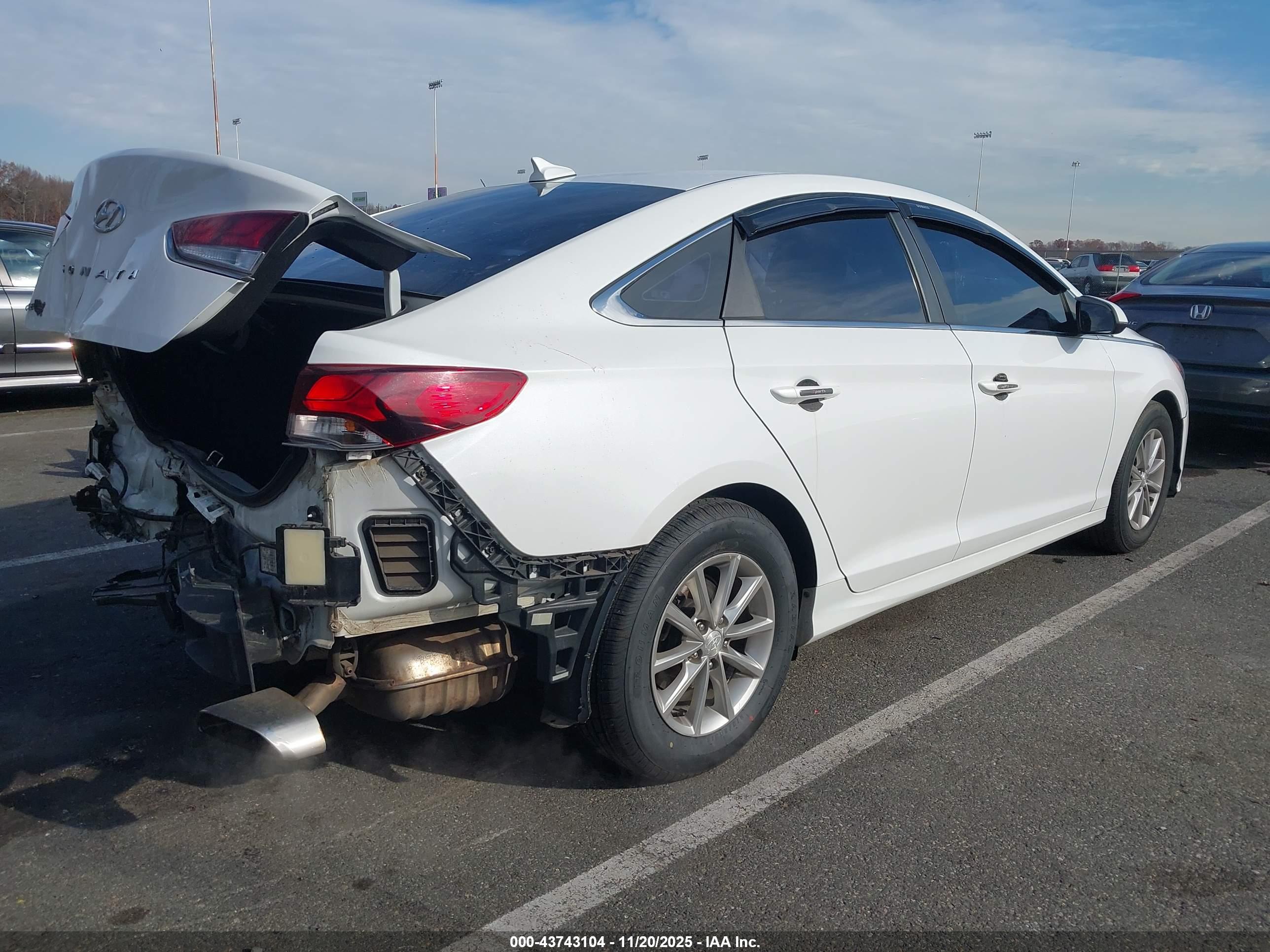 HYUNDAI SONATA image 4