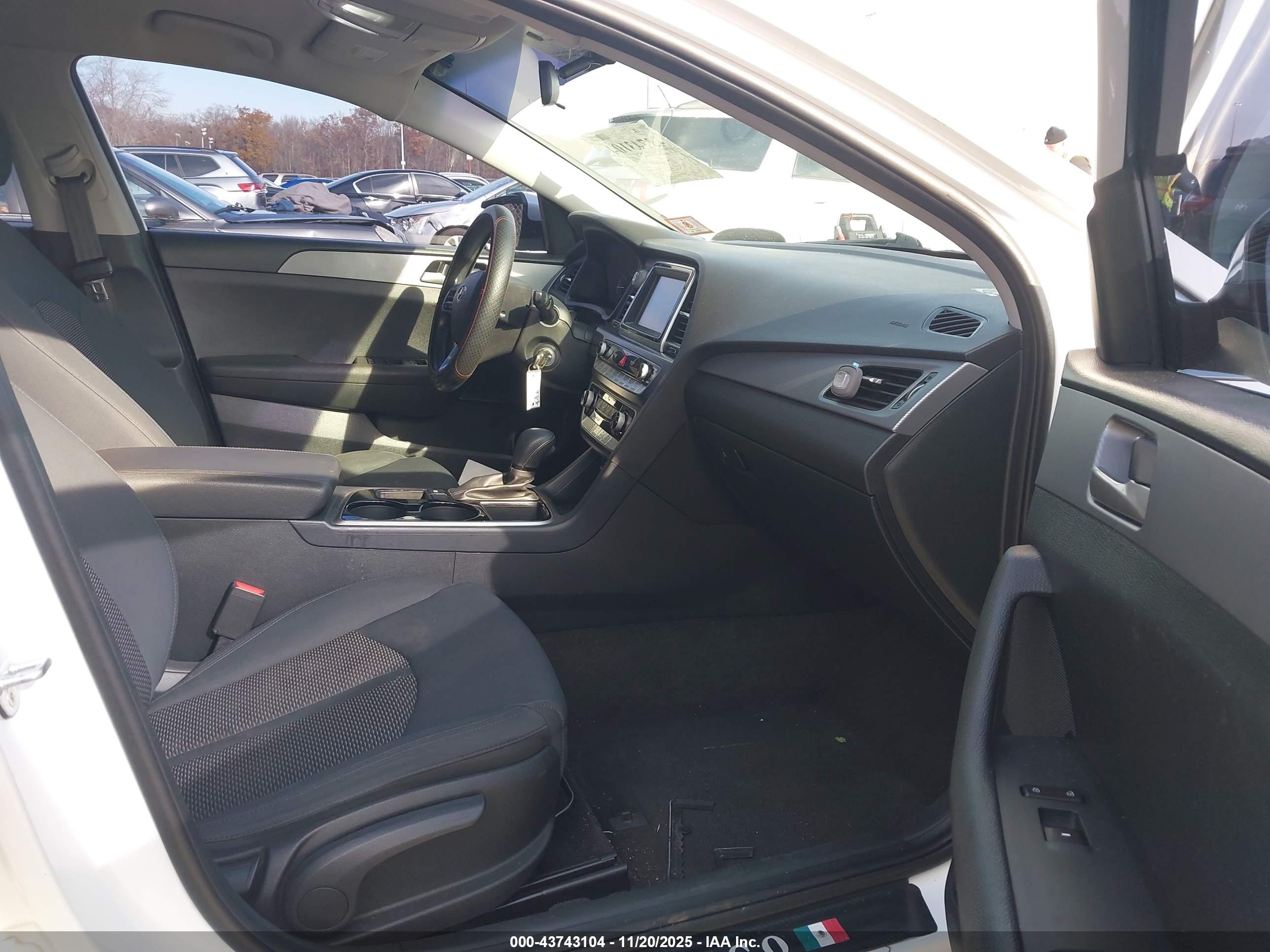 HYUNDAI SONATA image 5