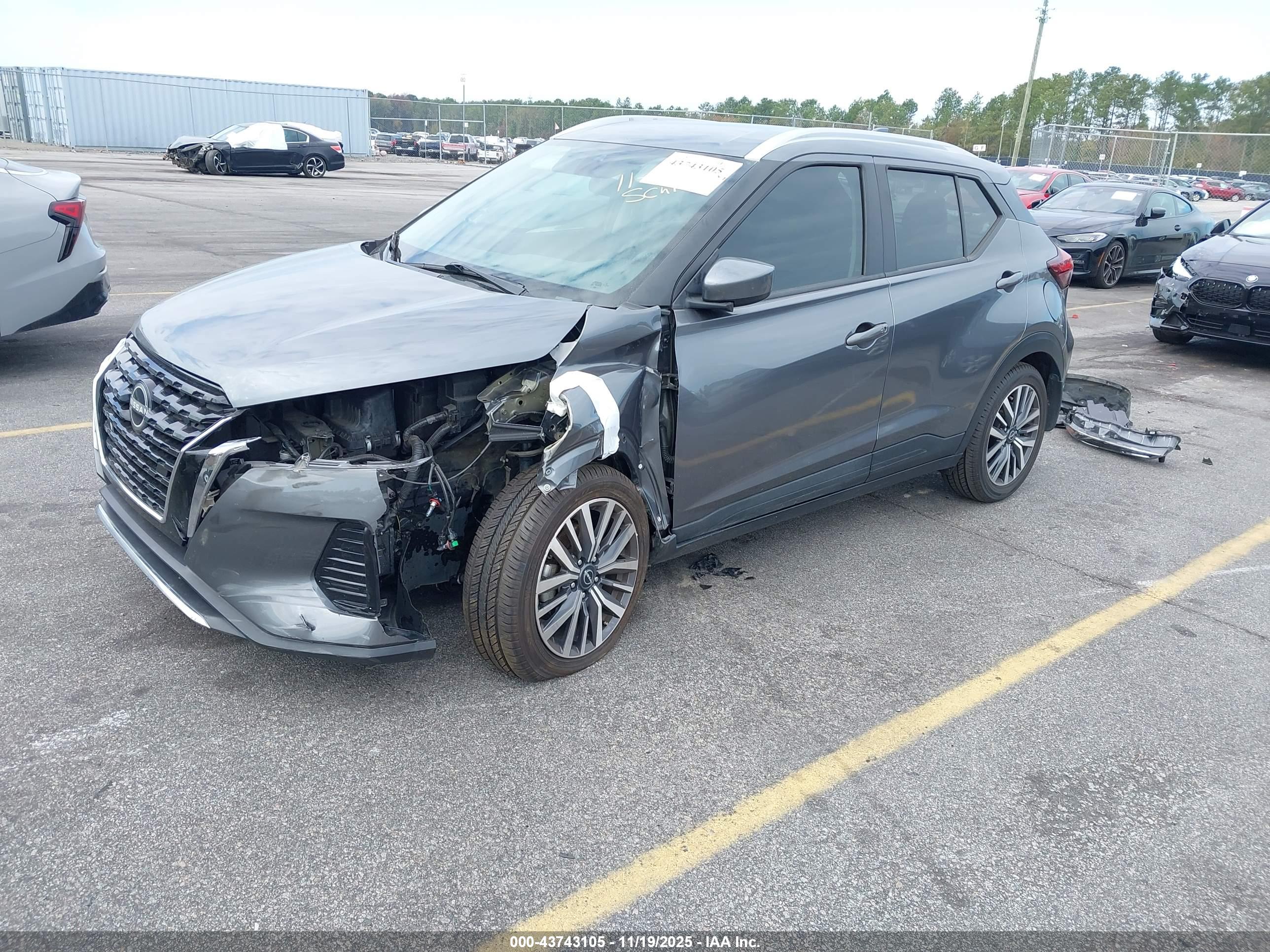 NISSAN KICKS image 2