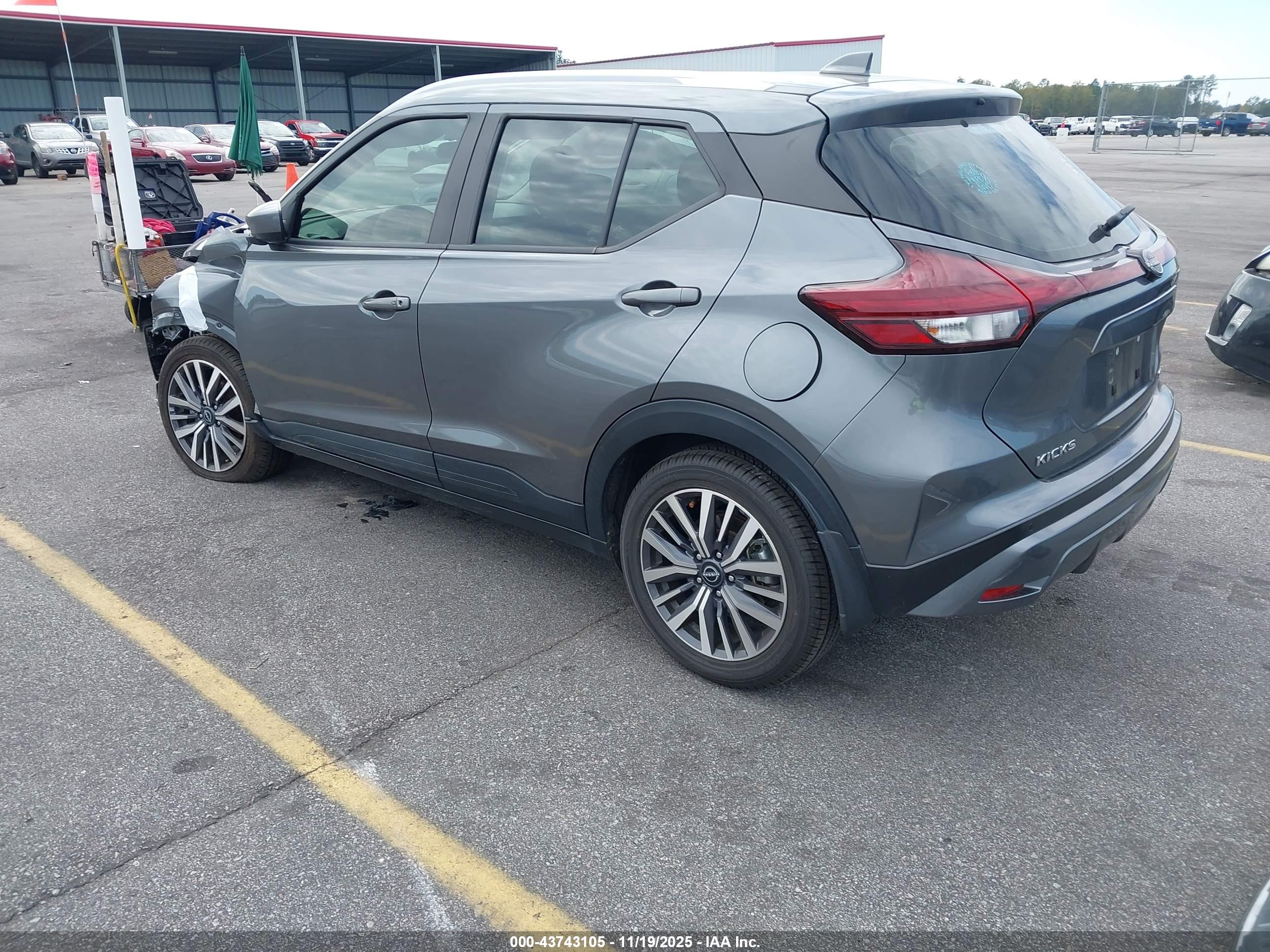 NISSAN KICKS image 3