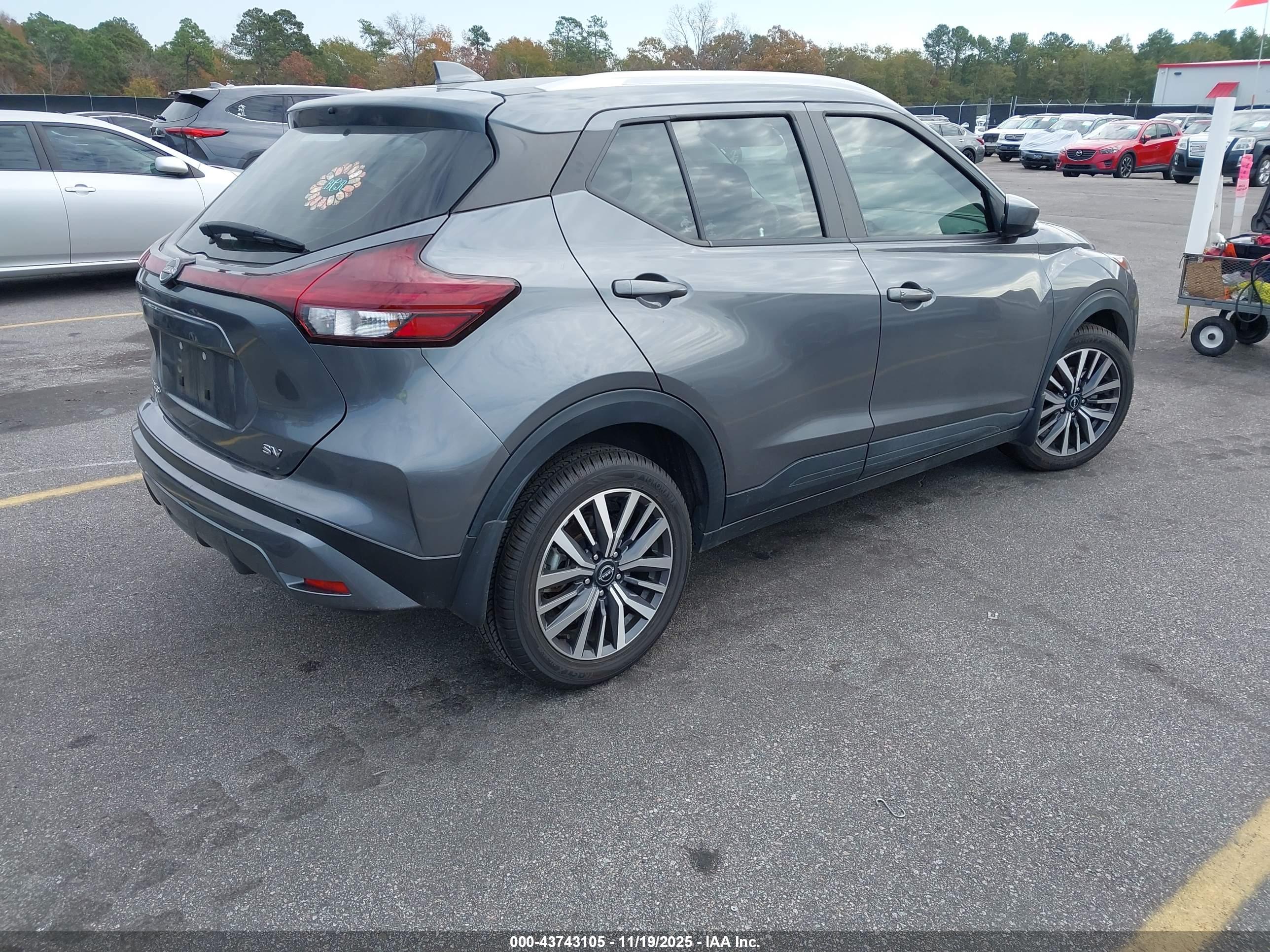 NISSAN KICKS image 4