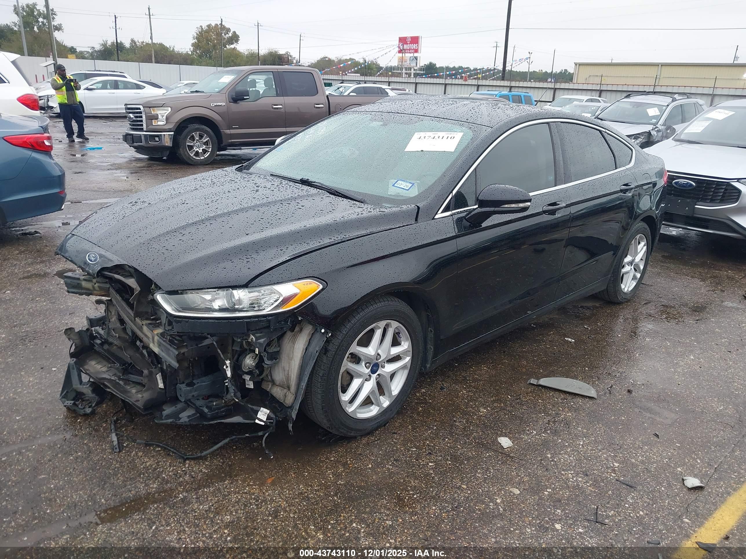 FORD FUSION image 2