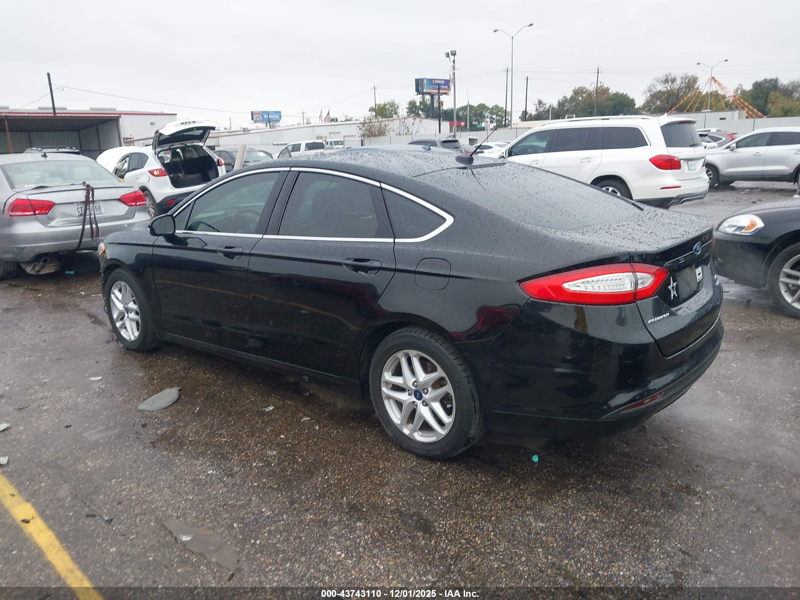 FORD FUSION image 3