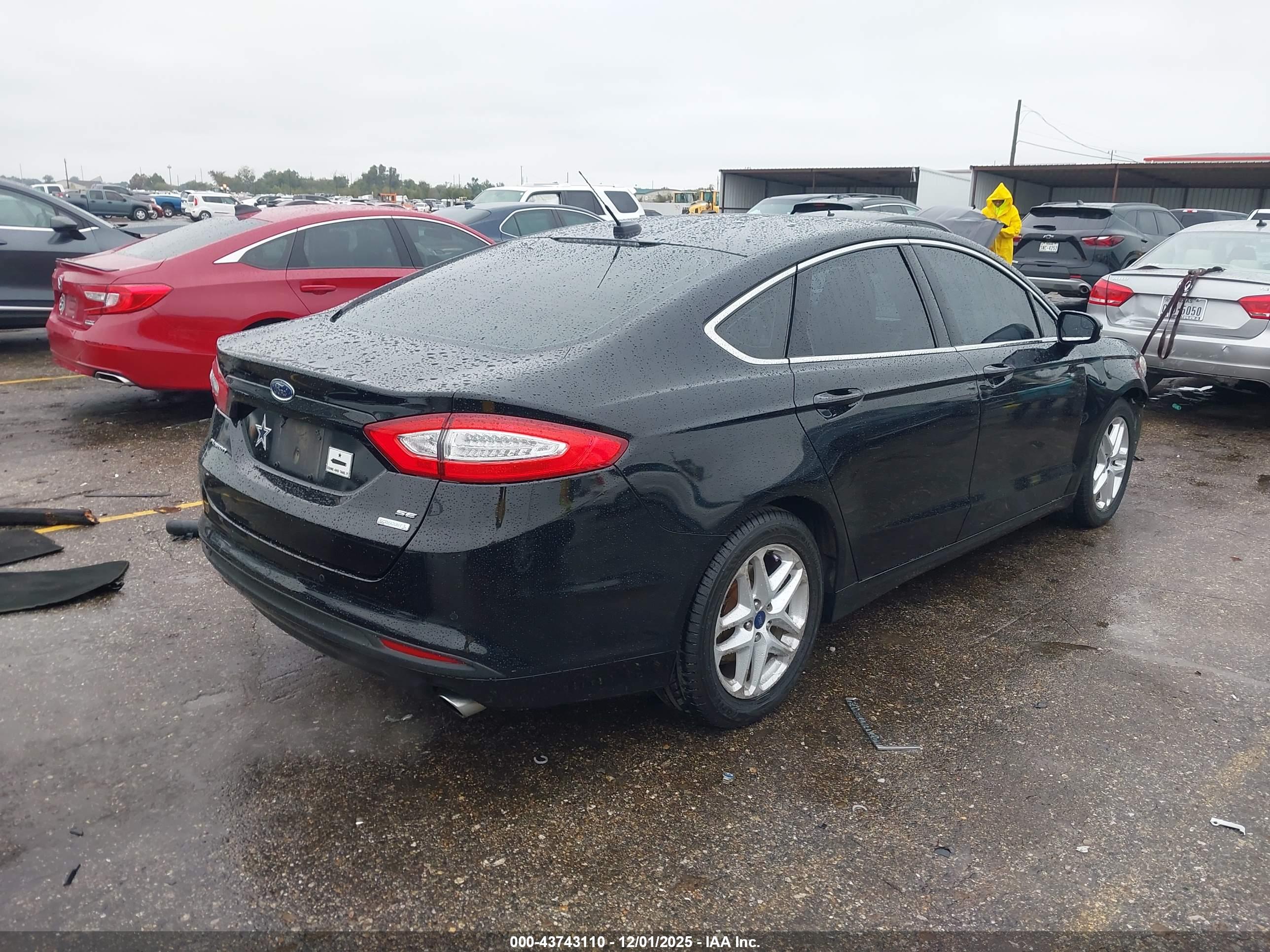 FORD FUSION image 4