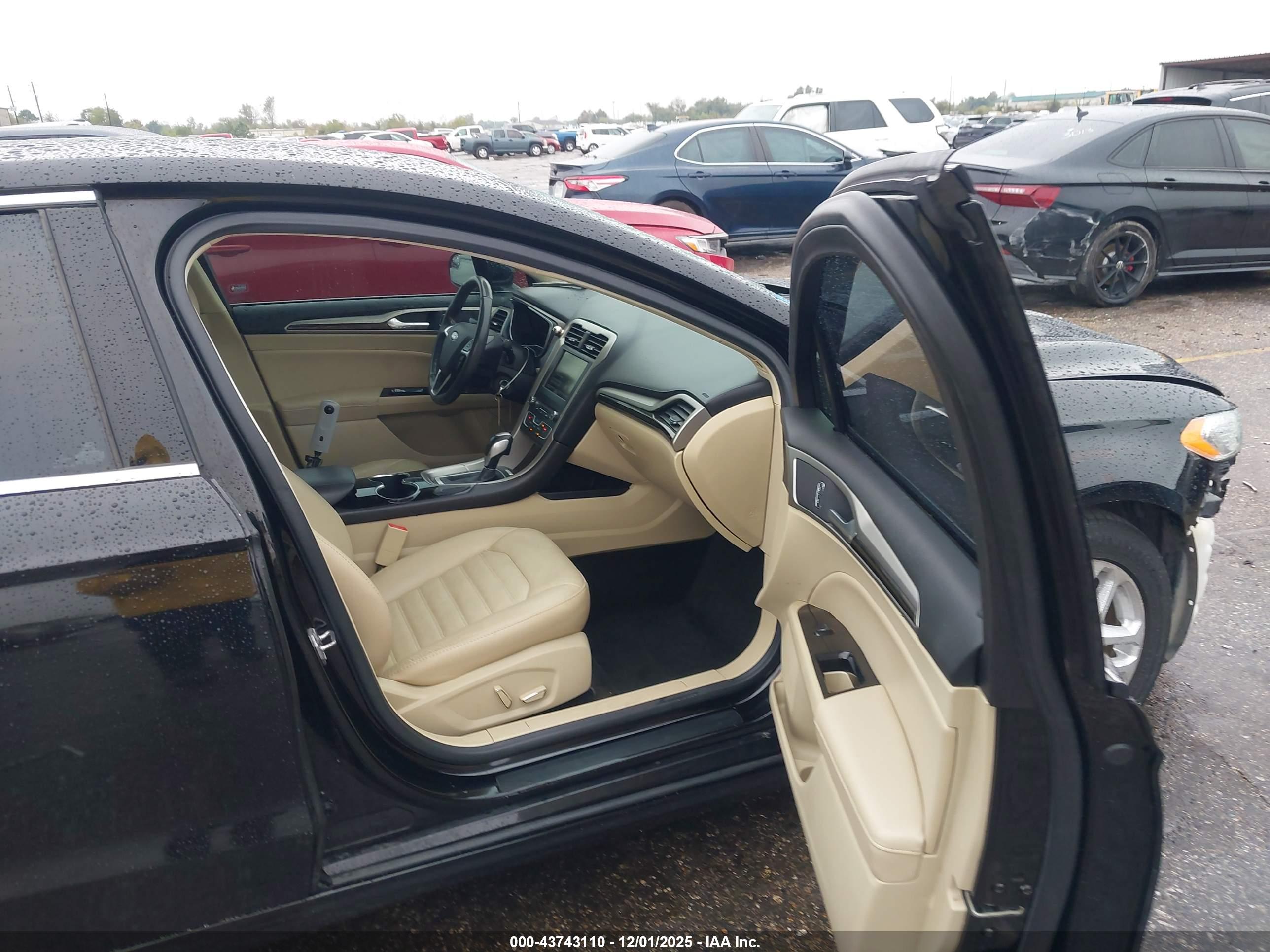 FORD FUSION image 5