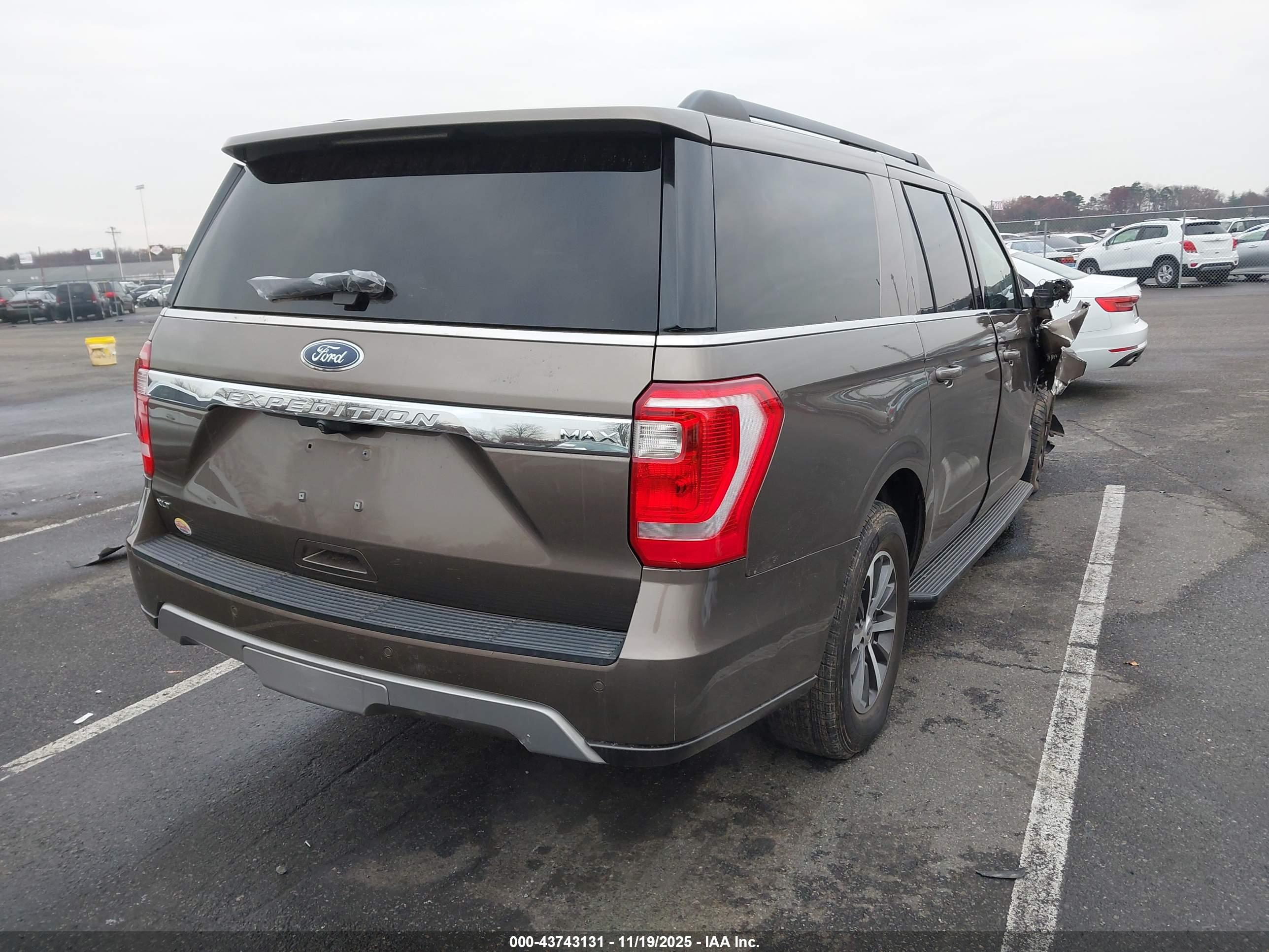 FORD EXPEDITION image 4