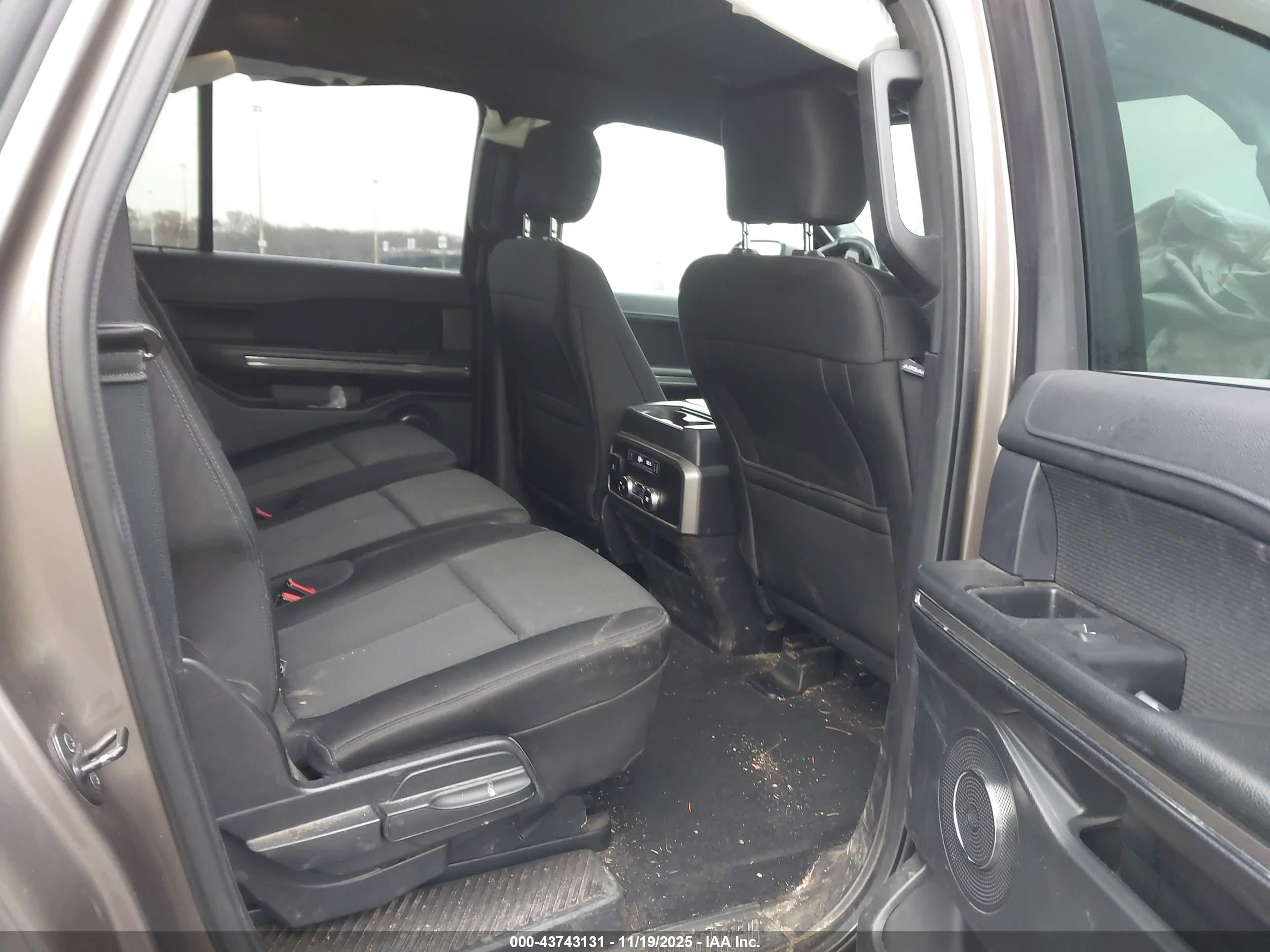 FORD EXPEDITION image 8