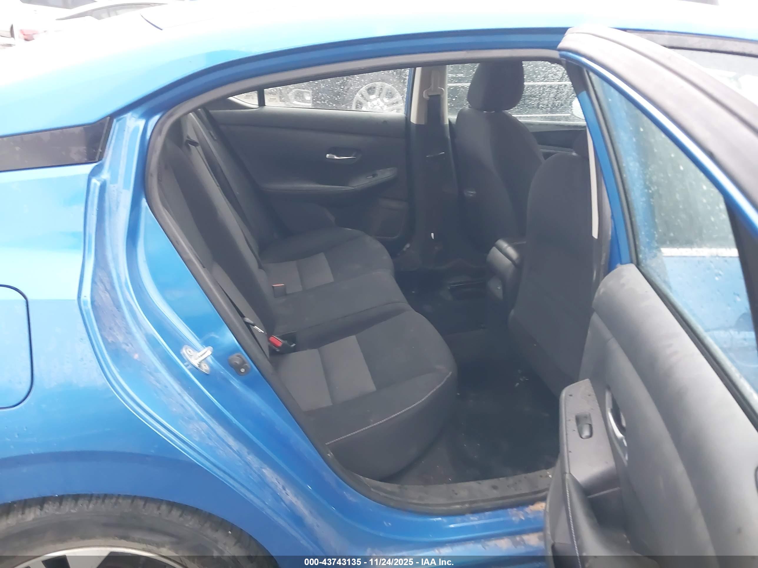 NISSAN SENTRA image 8