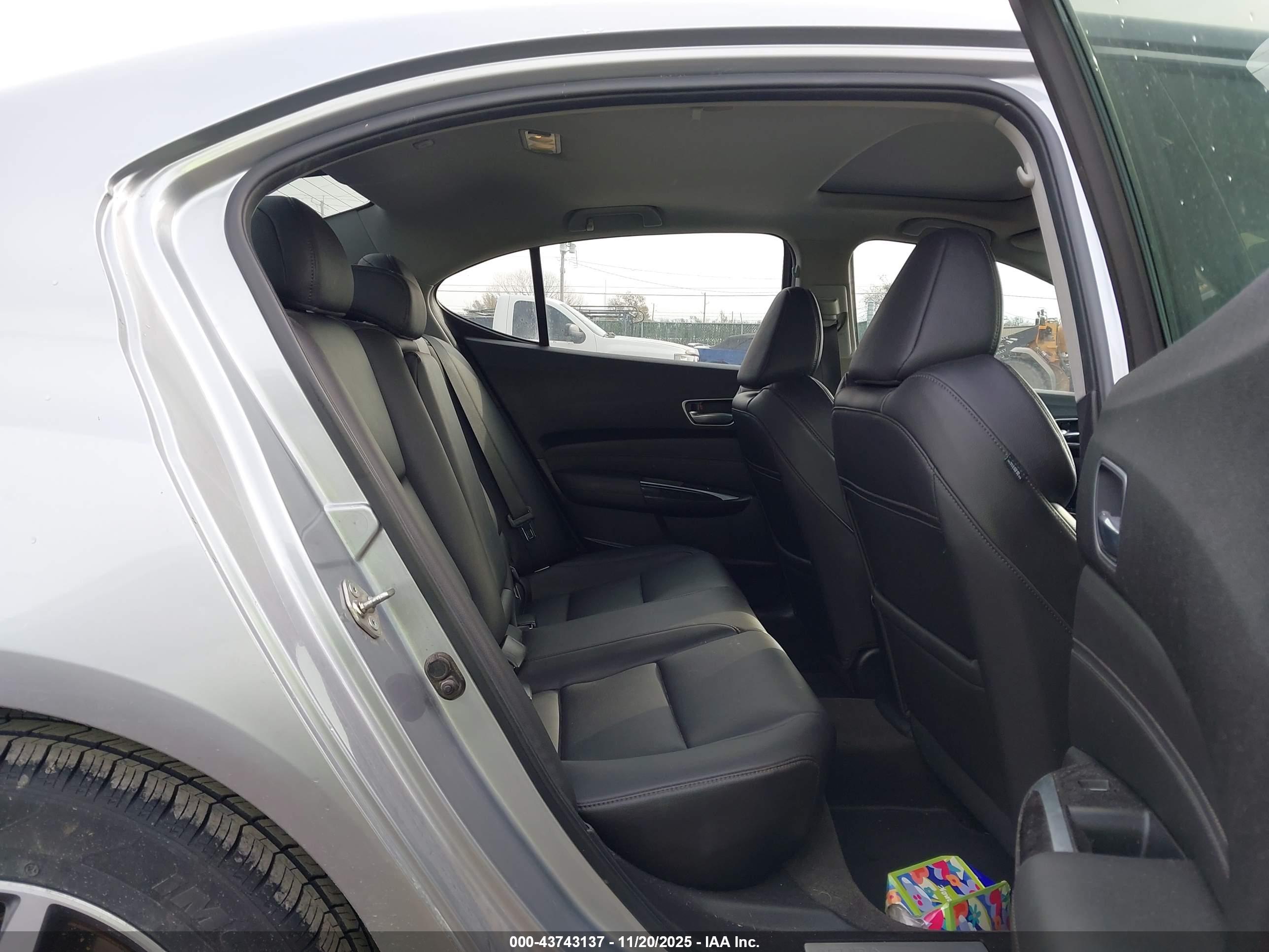 ACURA TLX image 8