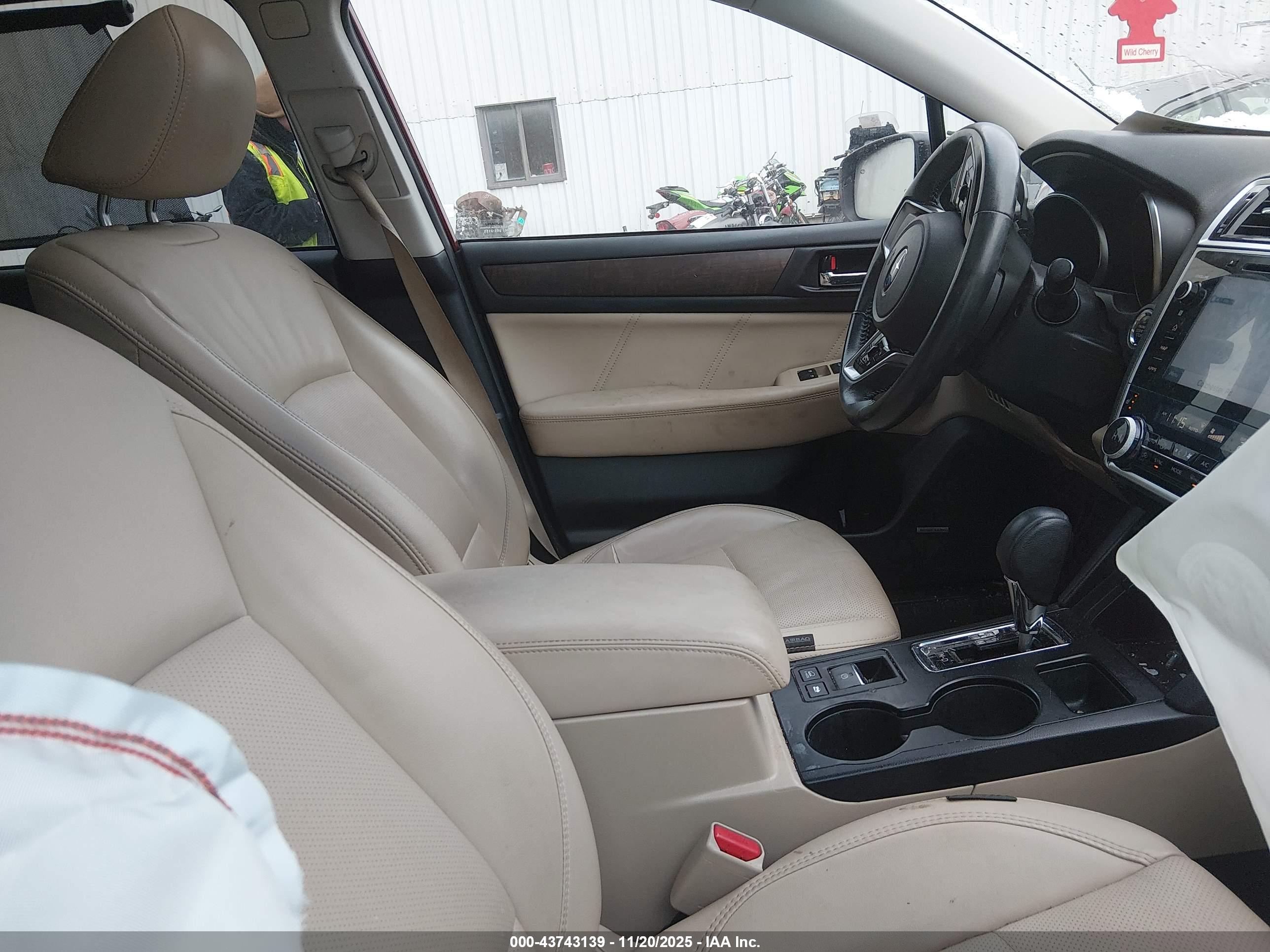 SUBARU OUTBACK image 5