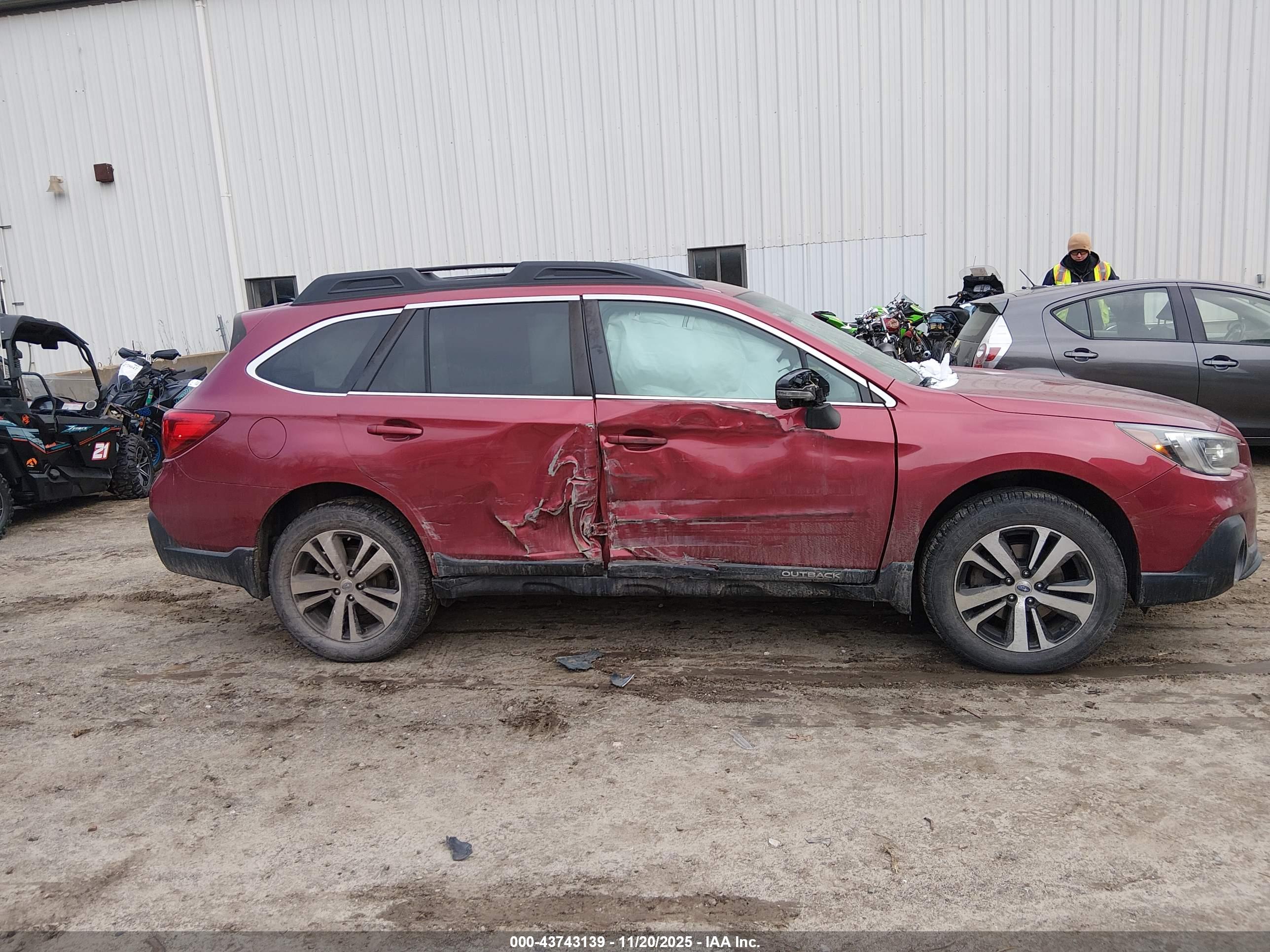 SUBARU OUTBACK image 6