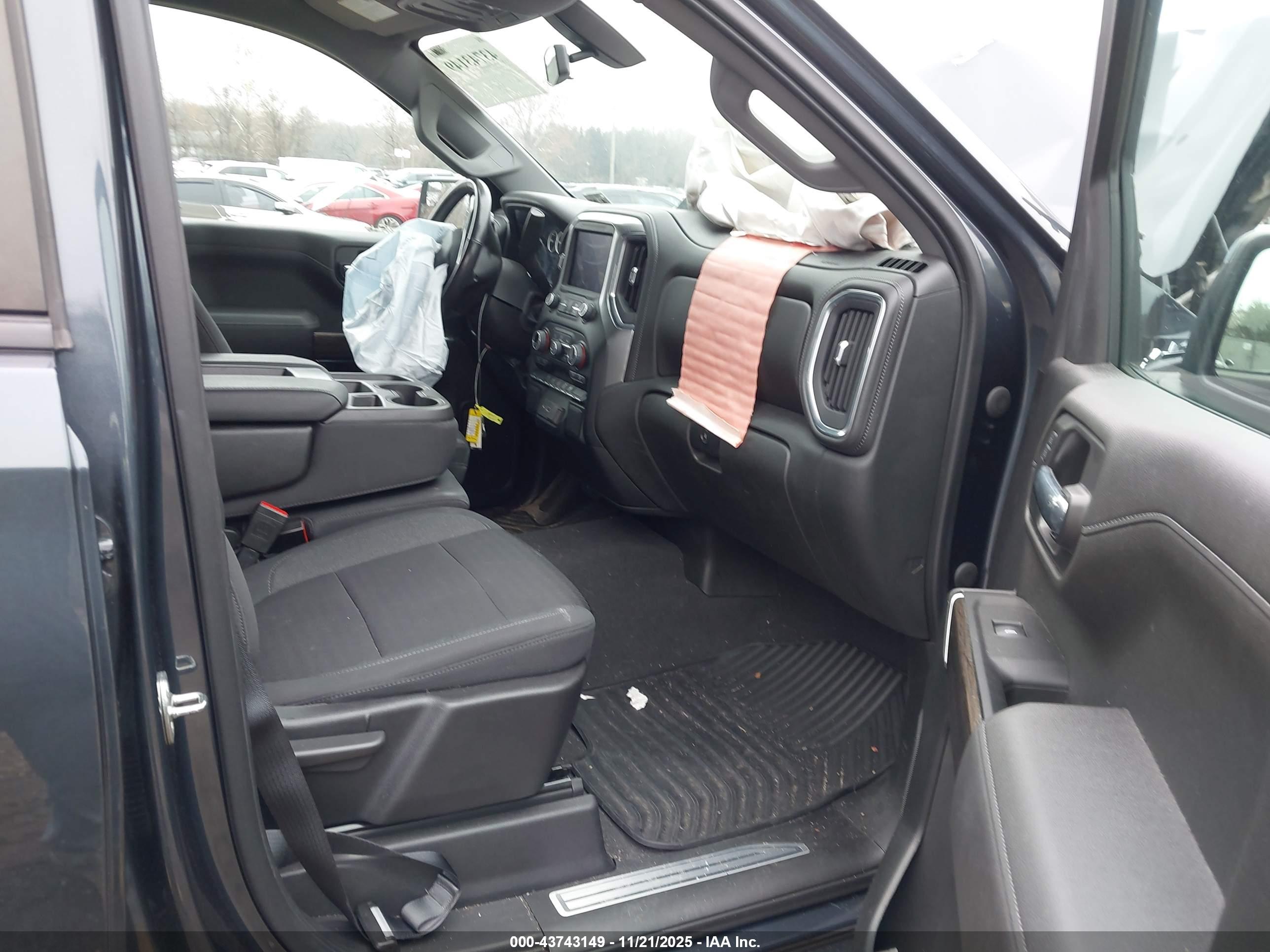 CHEVROLET SILVERADO image 5