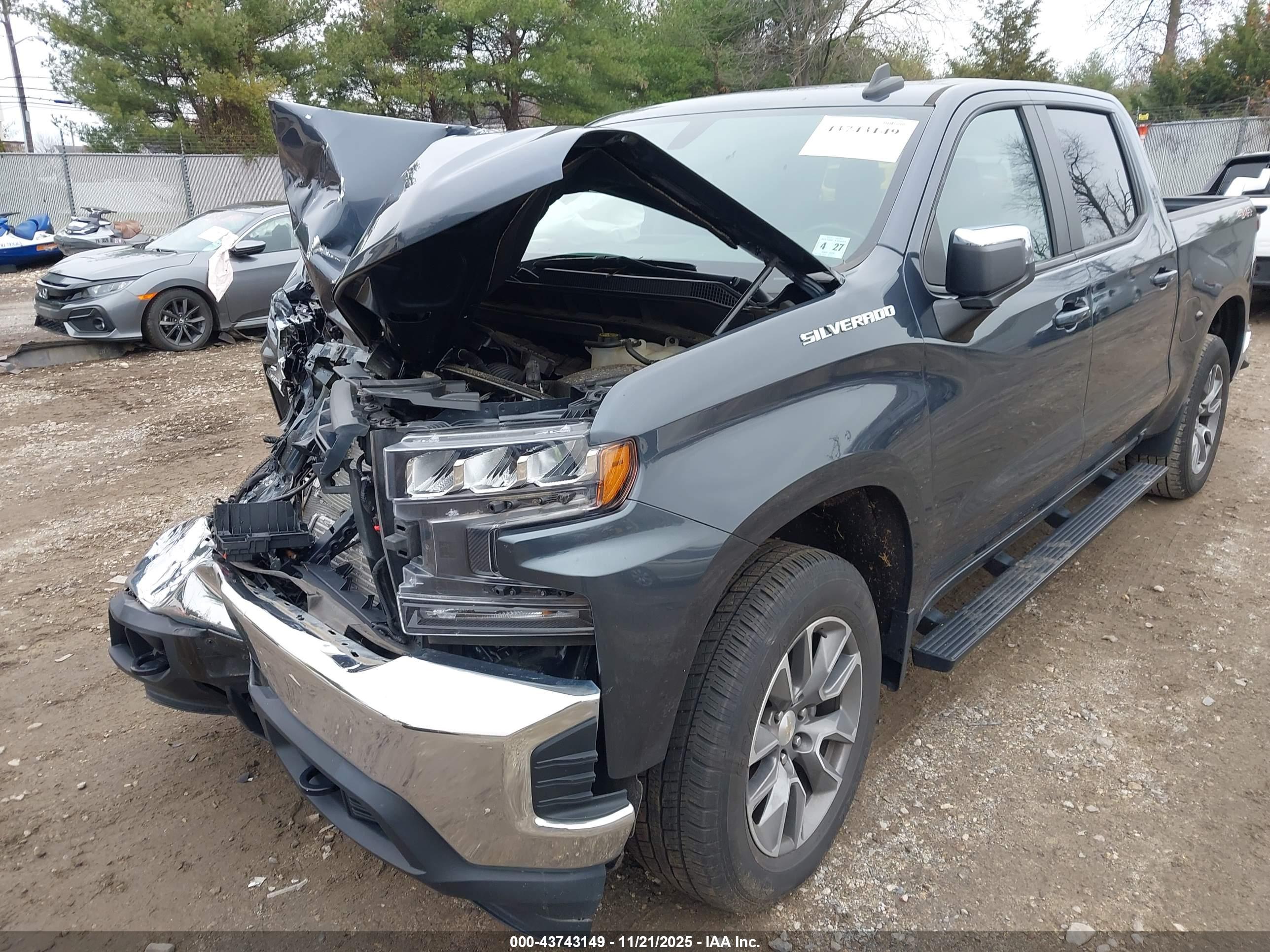 CHEVROLET SILVERADO image 6