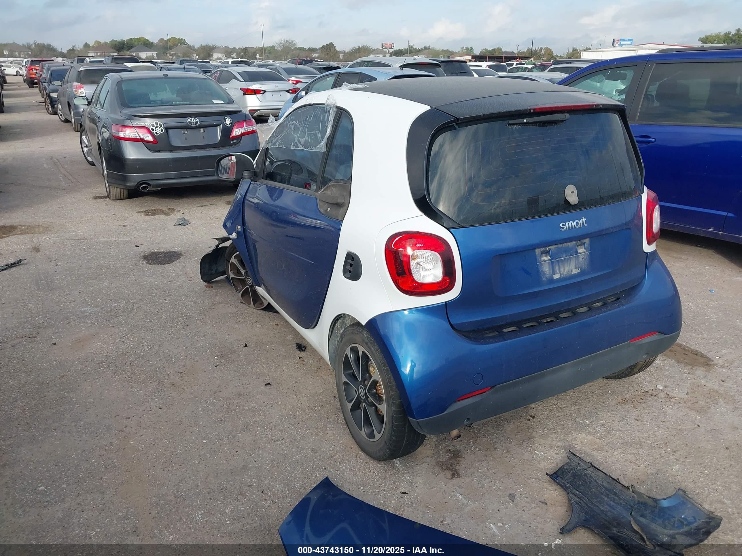 SMART FORTWO image 3