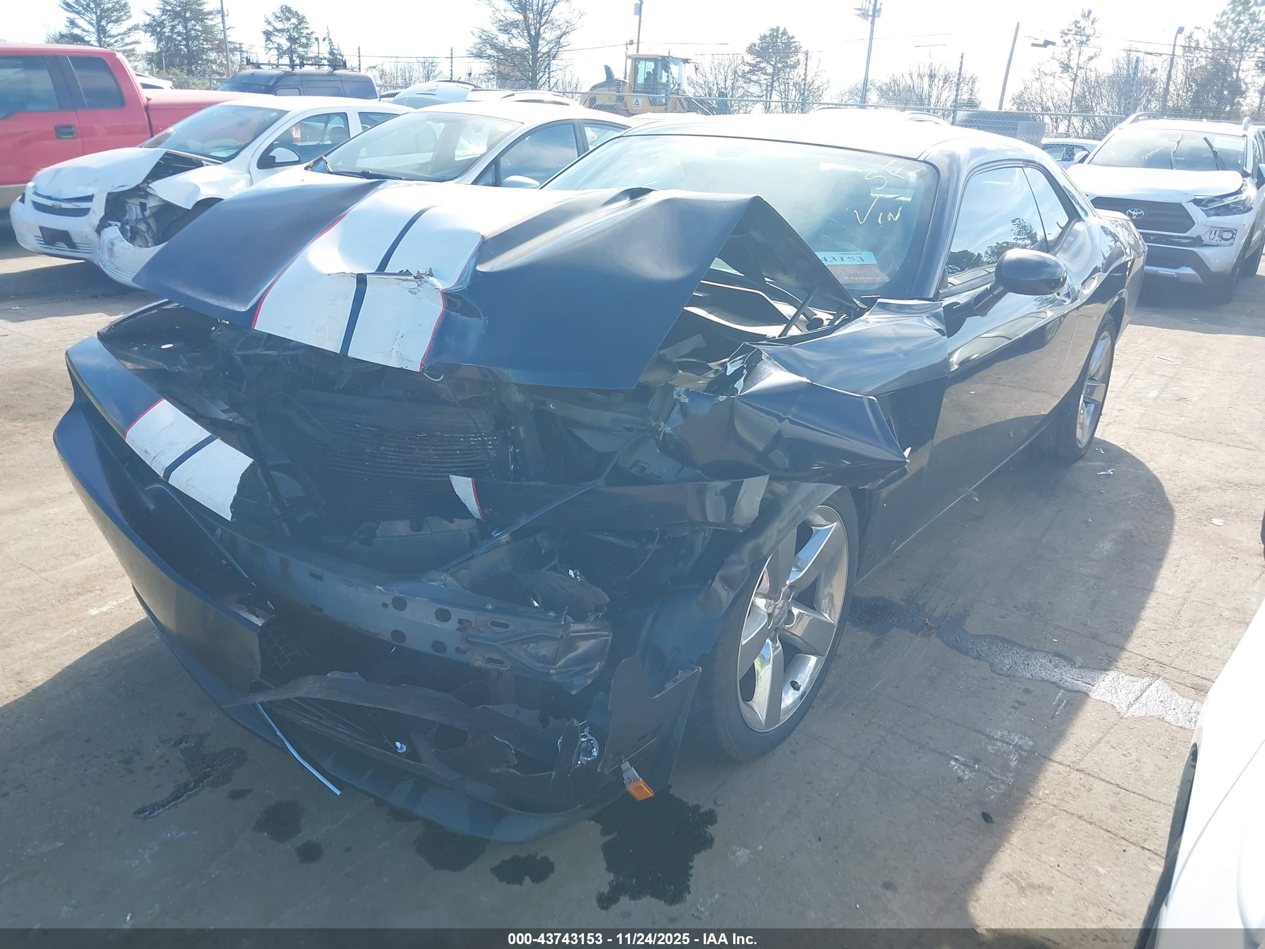 DODGE CHALLENGER image 2