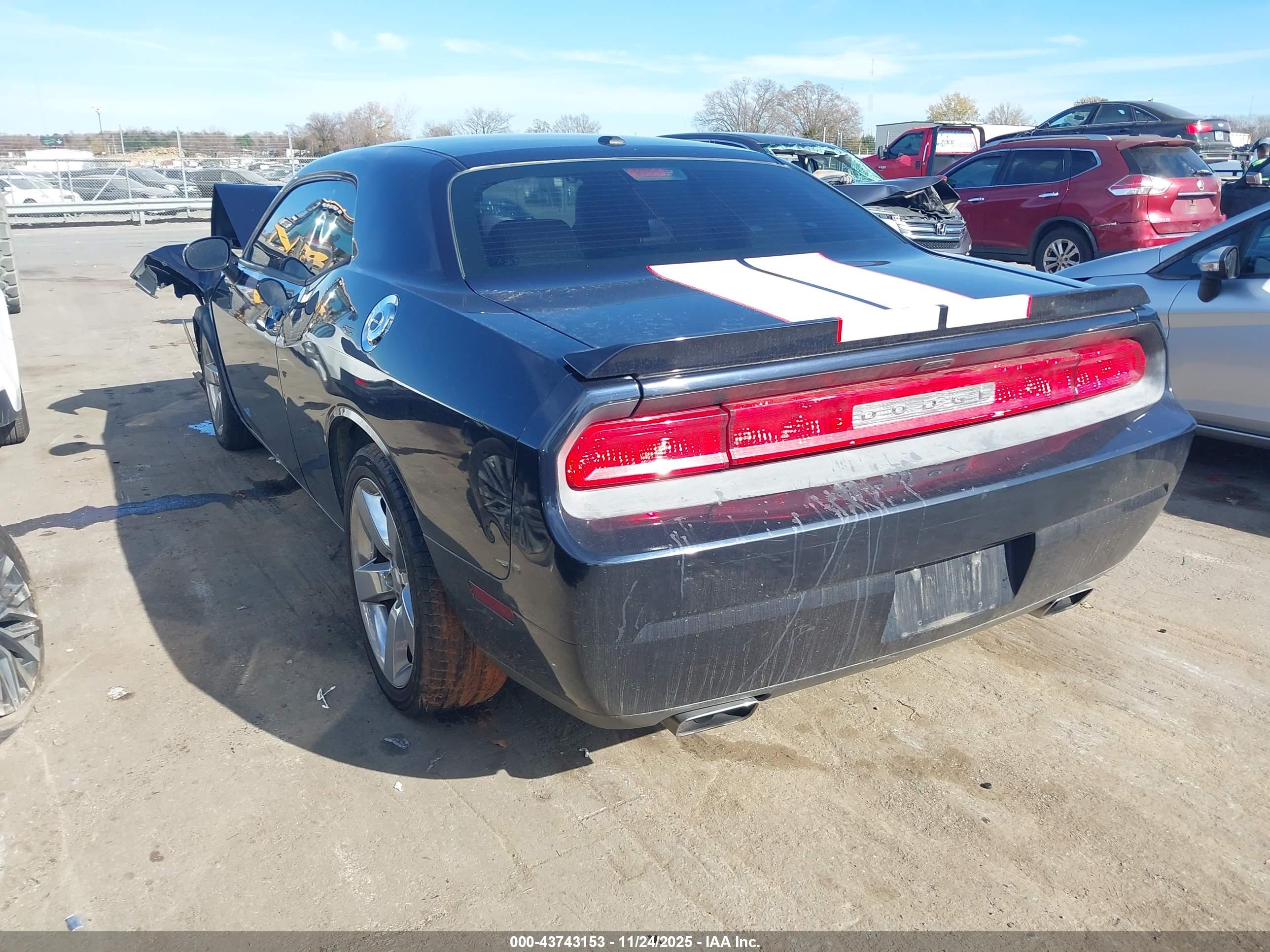 DODGE CHALLENGER image 3