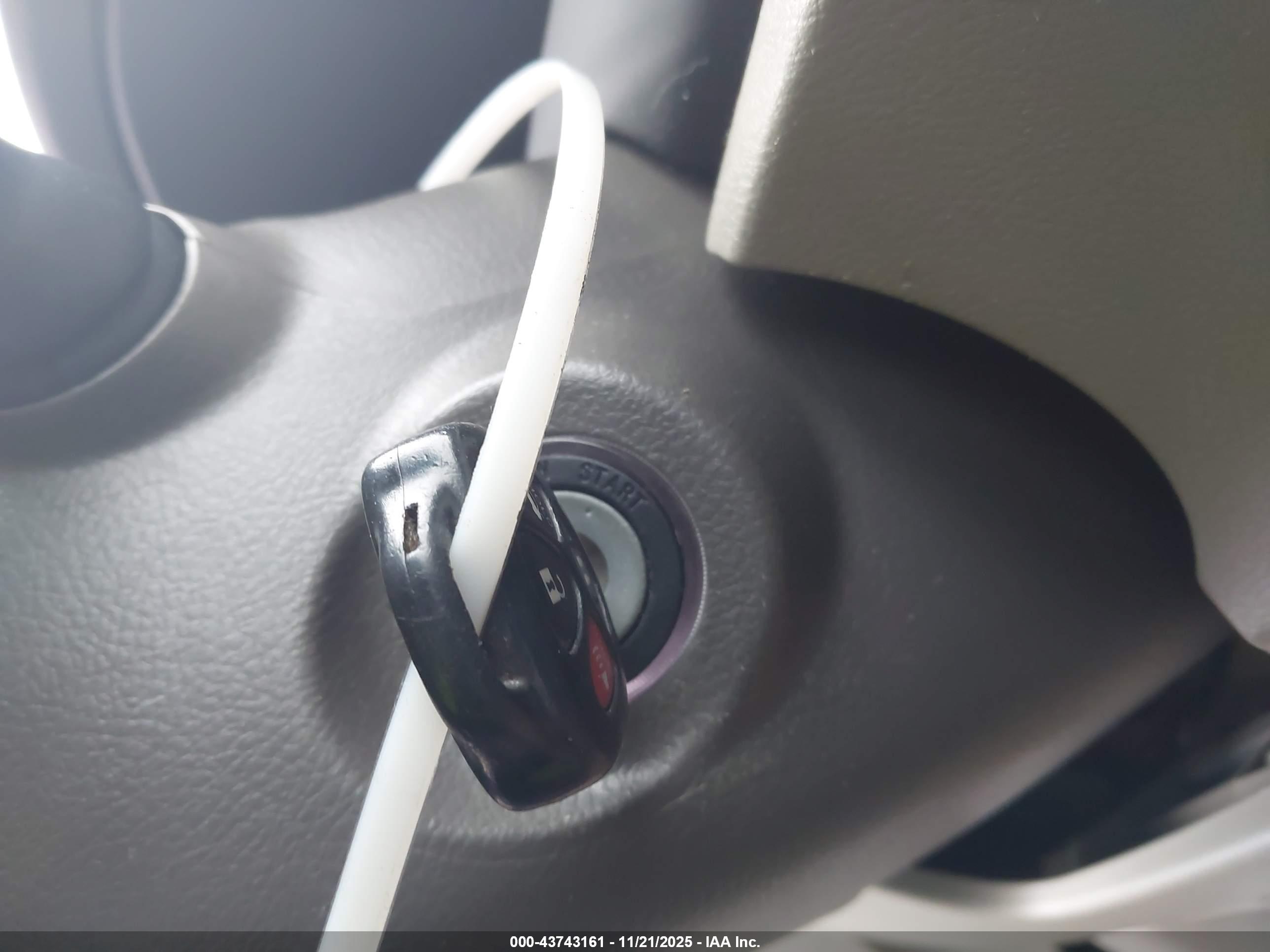 TOYOTA CAMRY image 11