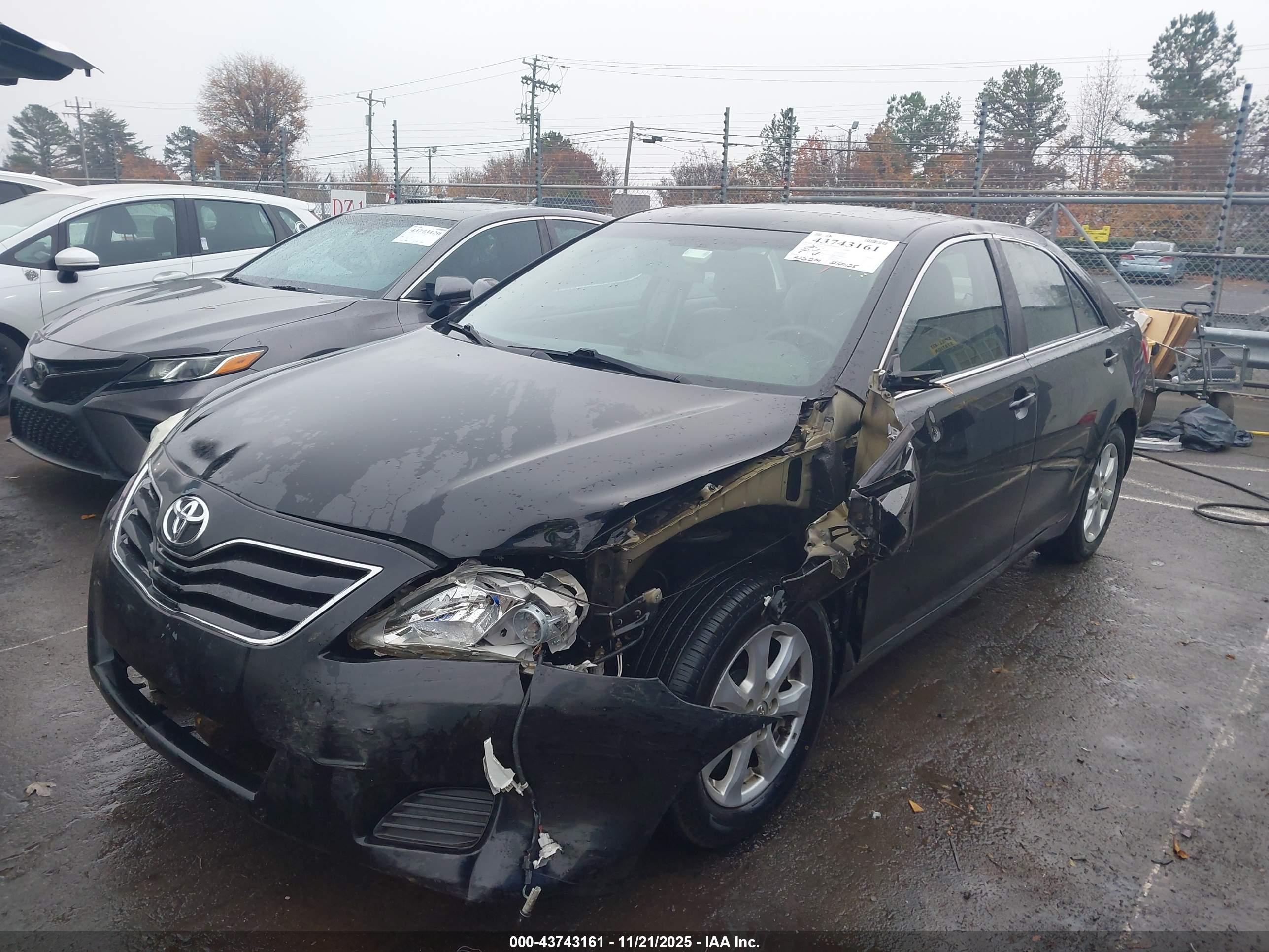 TOYOTA CAMRY image 2