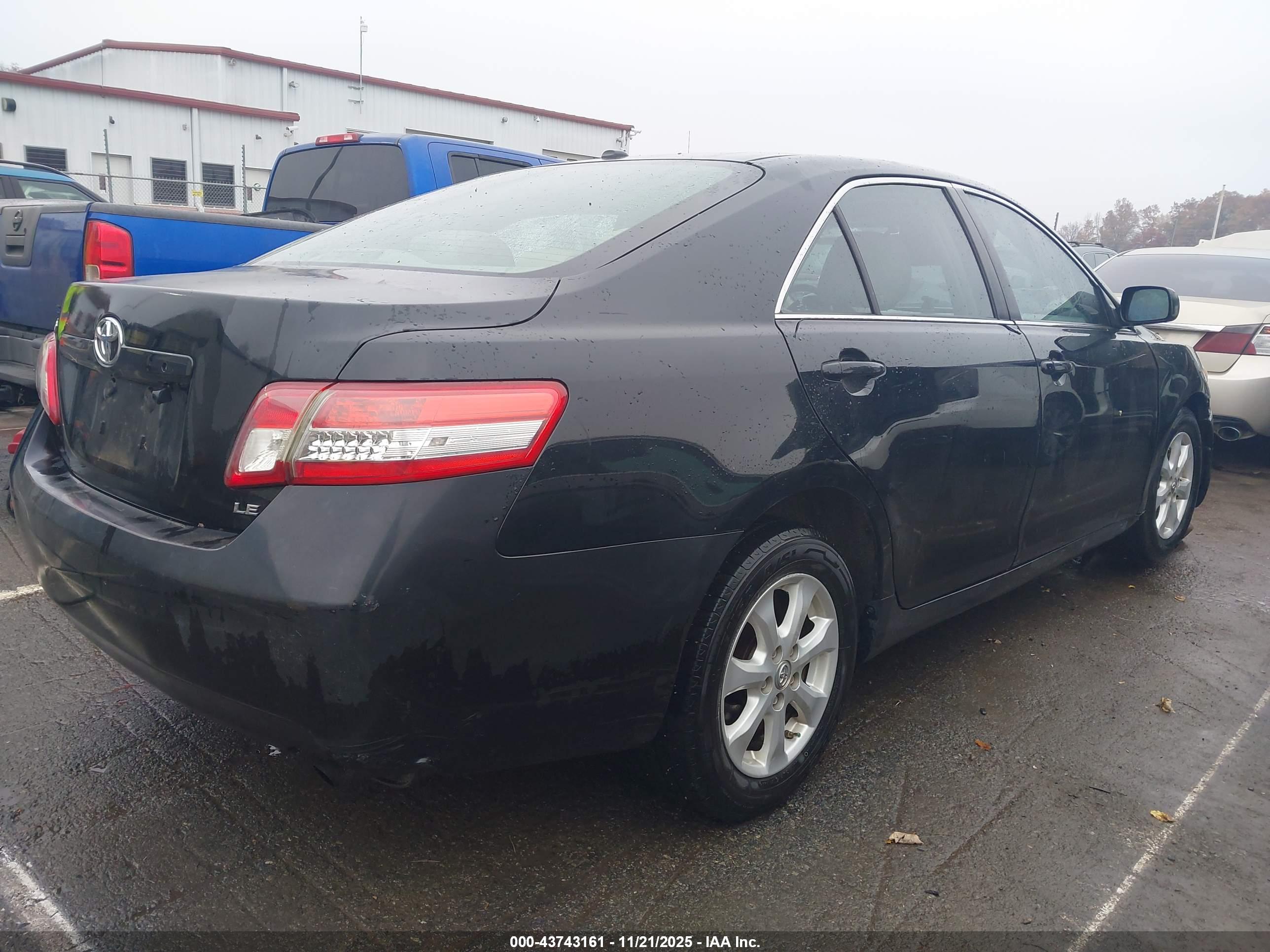 TOYOTA CAMRY image 4