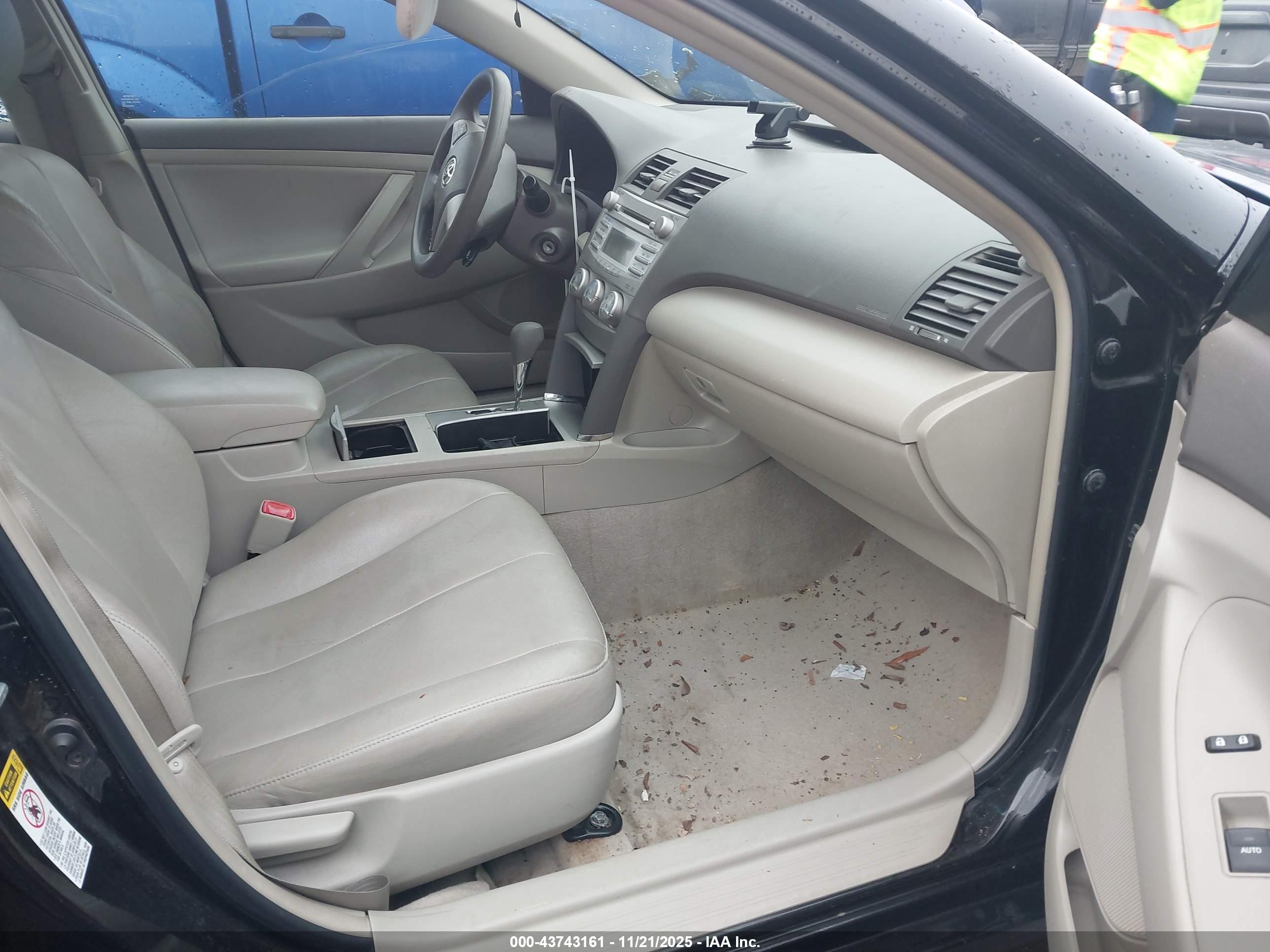 TOYOTA CAMRY image 5
