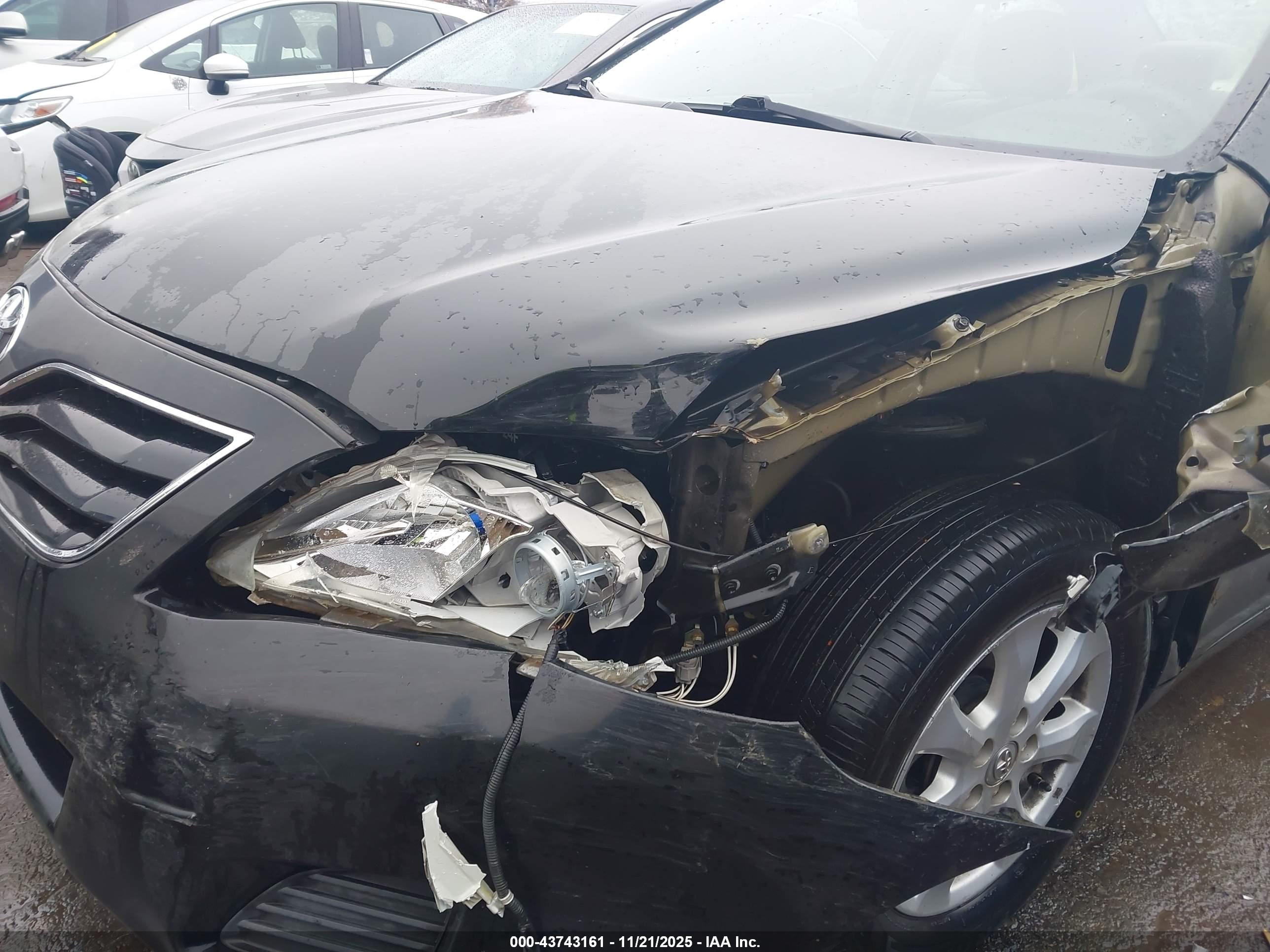 TOYOTA CAMRY image 6