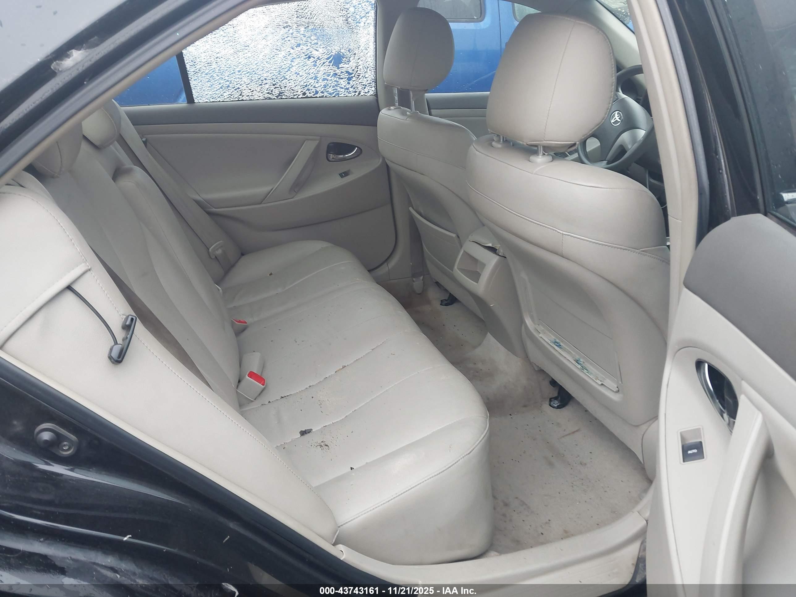 TOYOTA CAMRY image 8