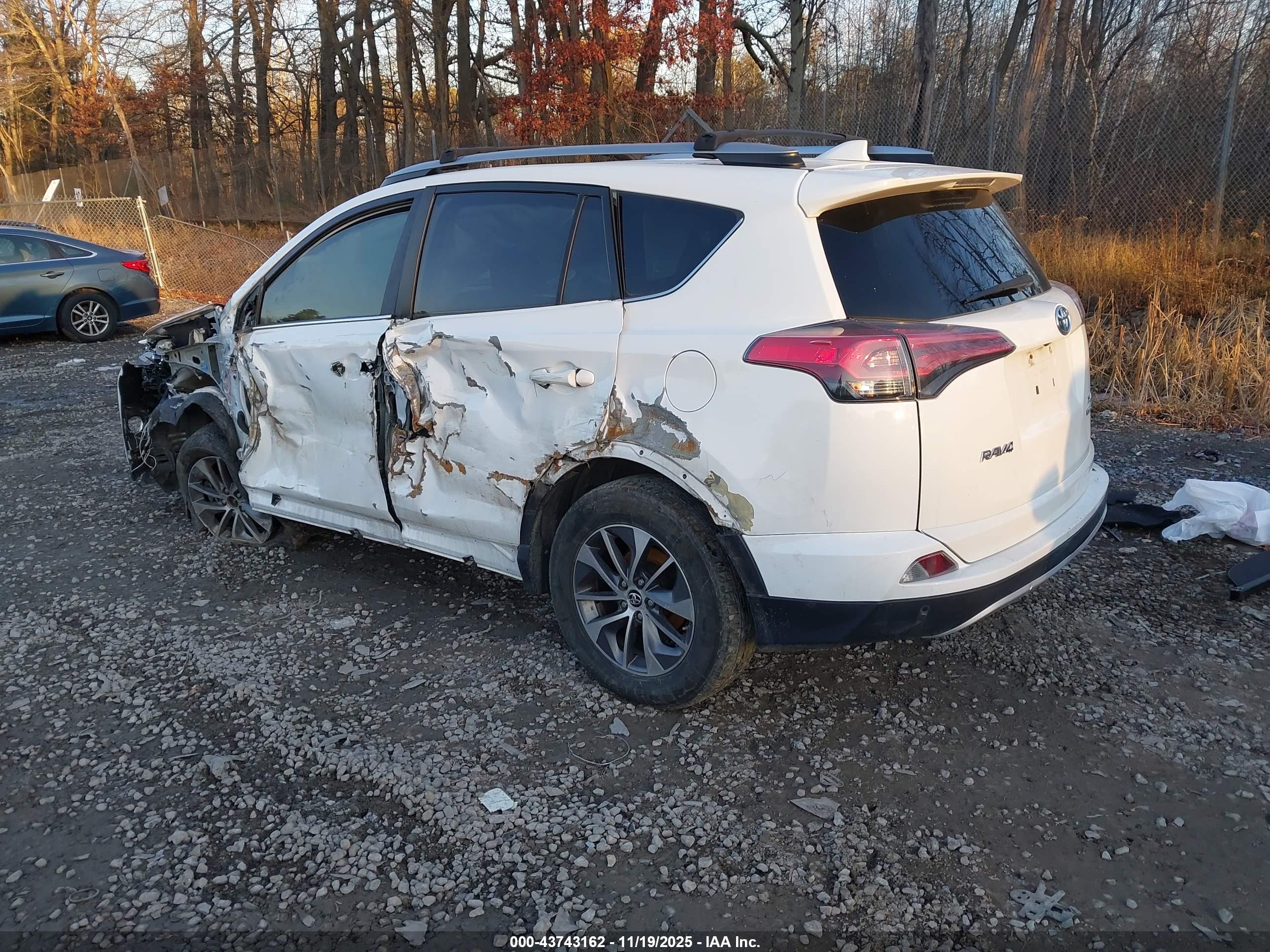 TOYOTA RAV4 image 3