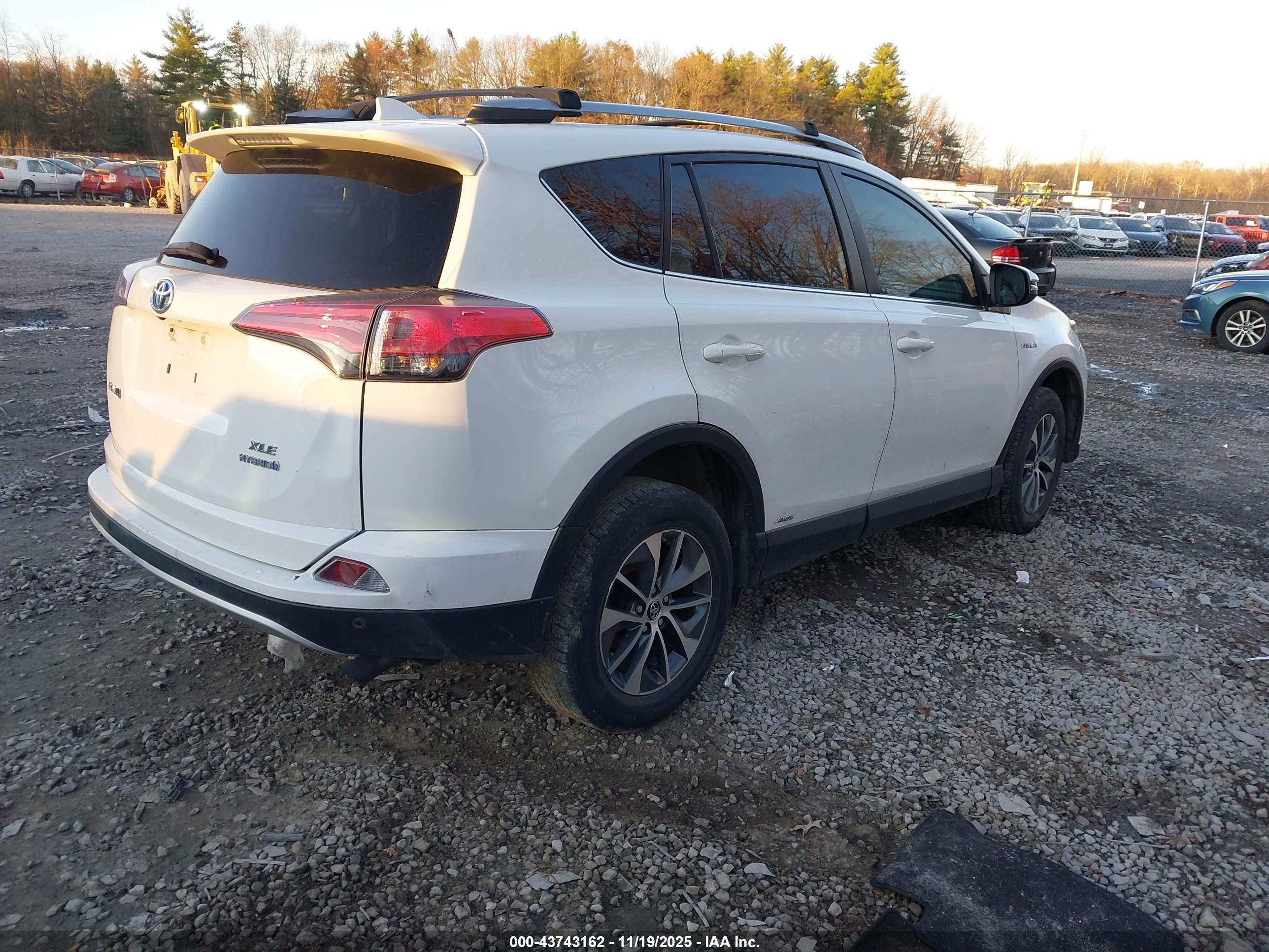 TOYOTA RAV4 image 4