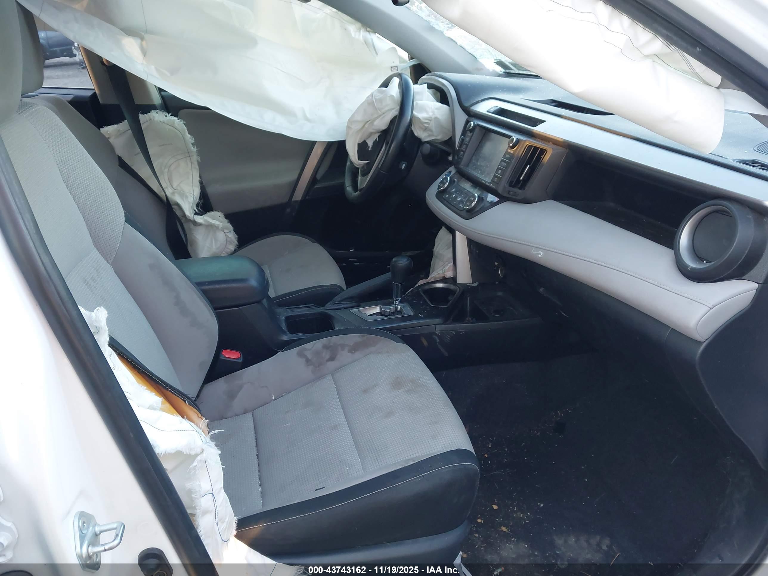 TOYOTA RAV4 image 5