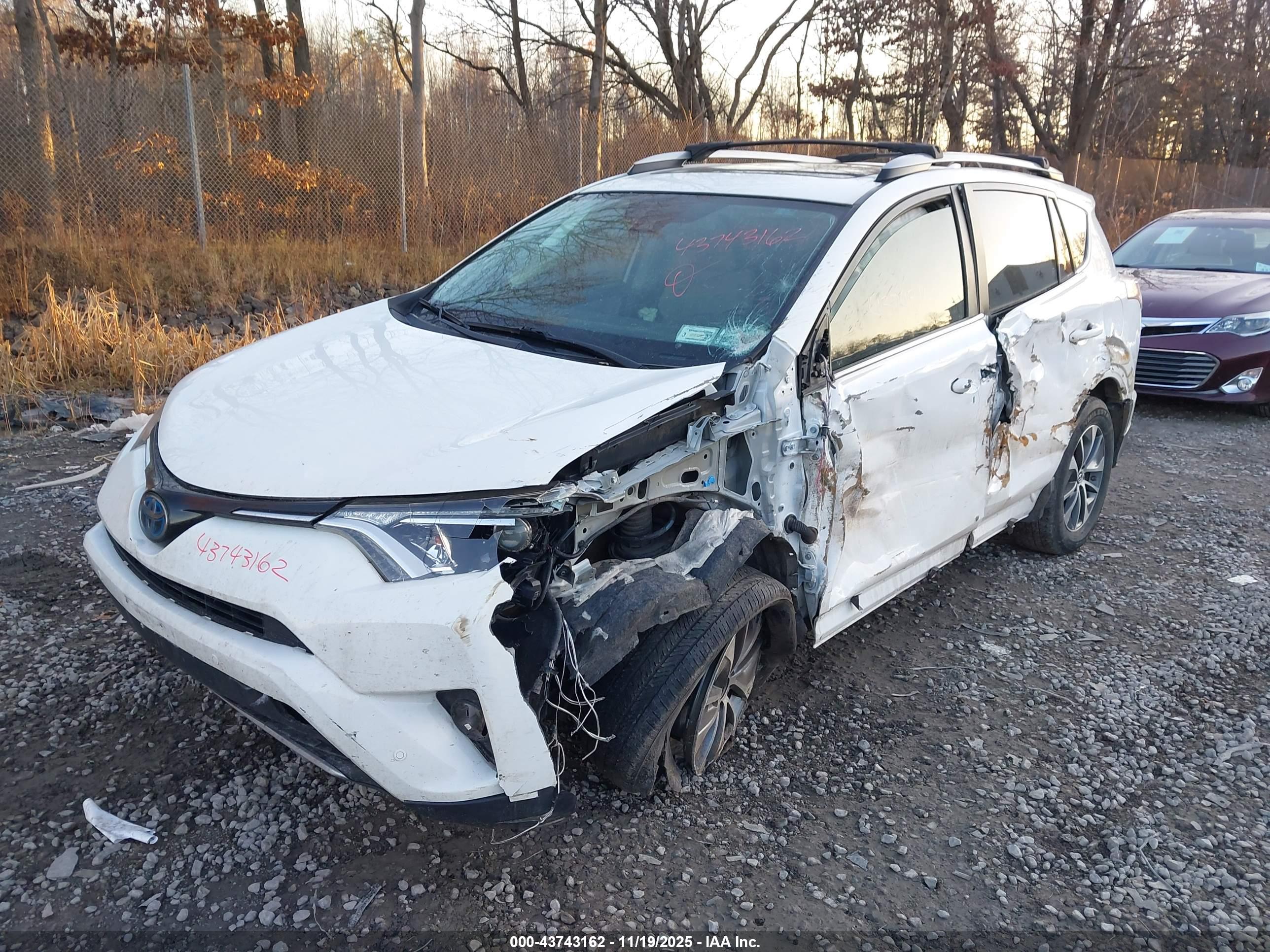 TOYOTA RAV4 image 6