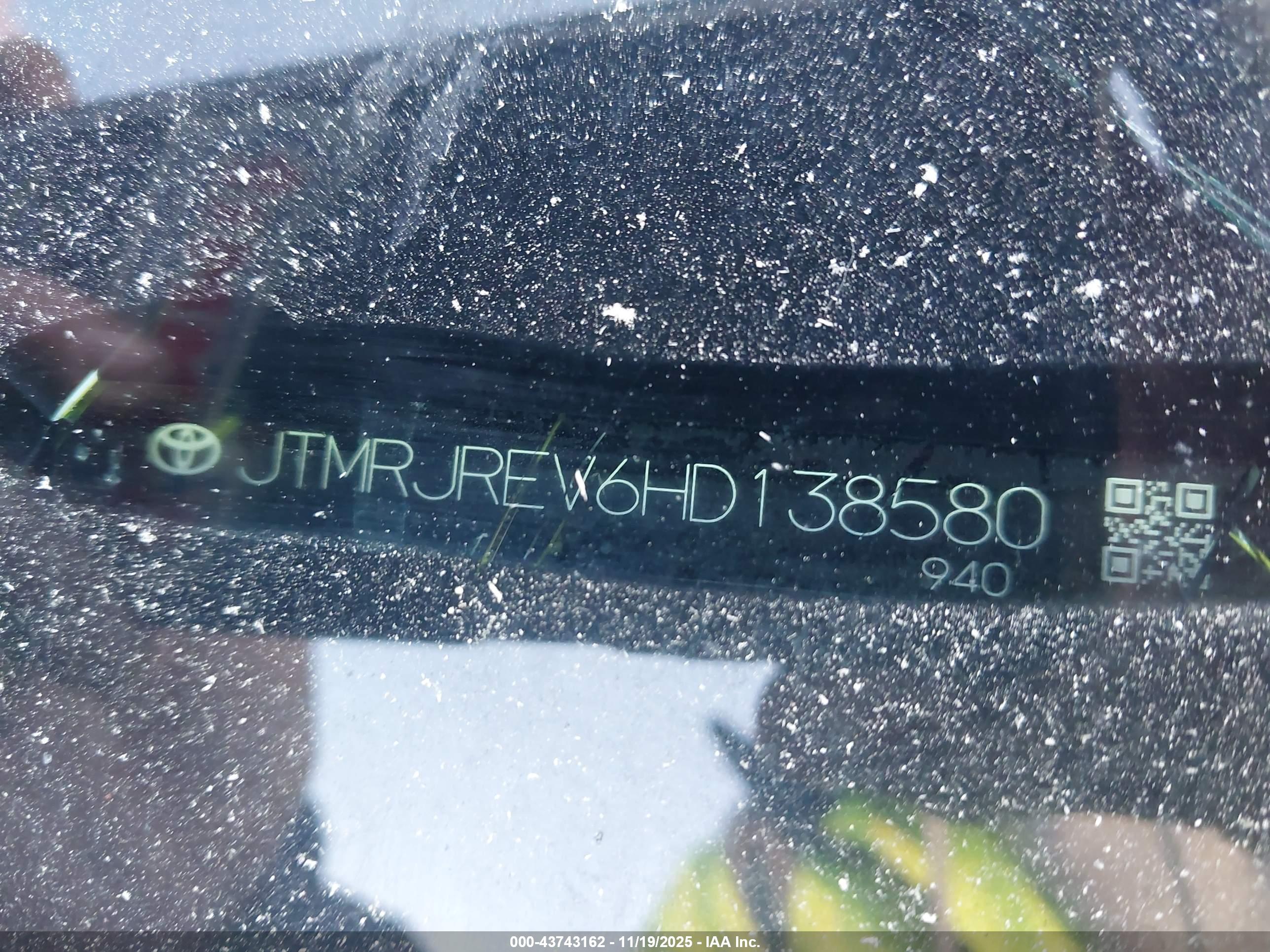 TOYOTA RAV4 image 9