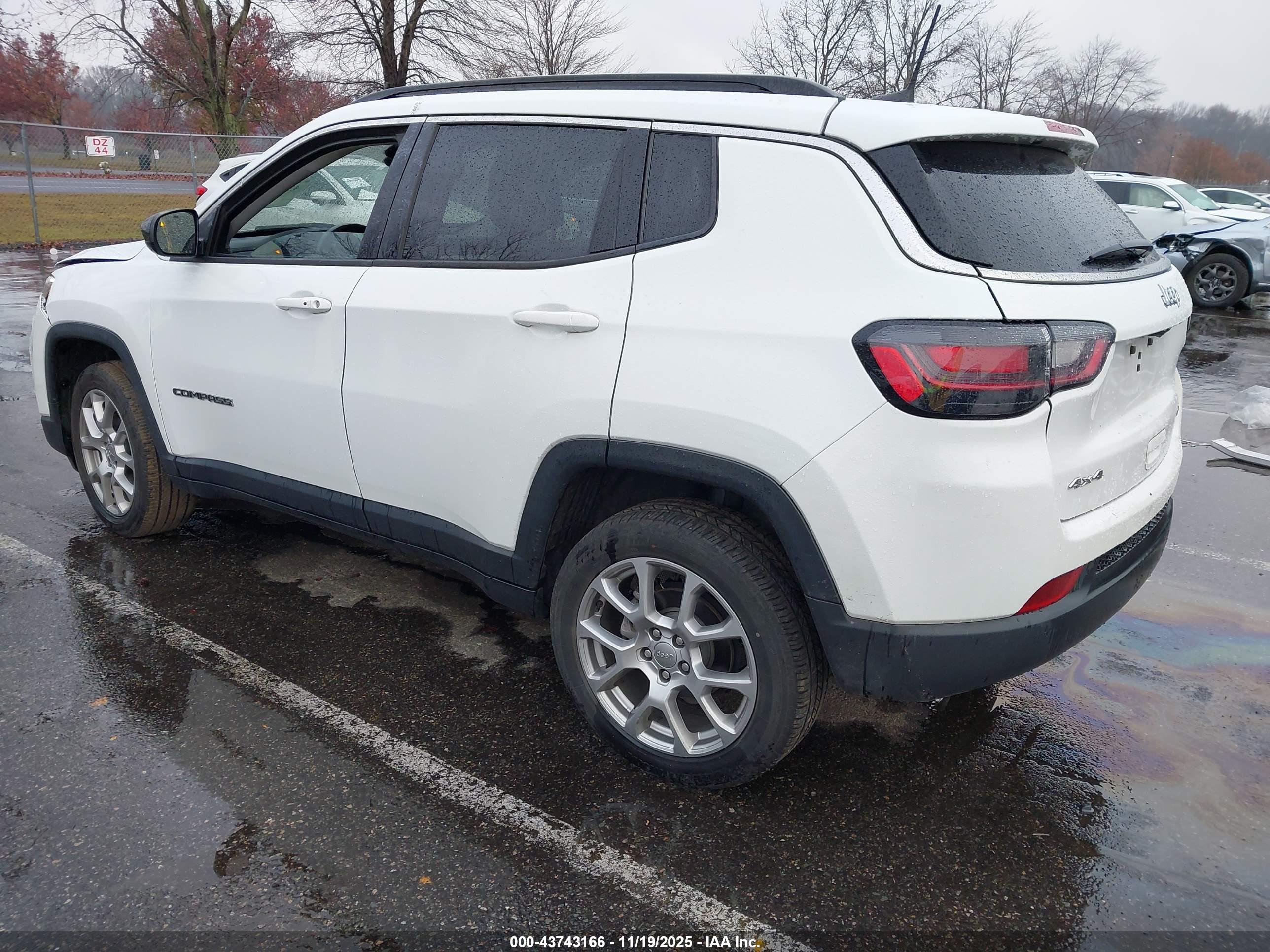 JEEP COMPASS image 3