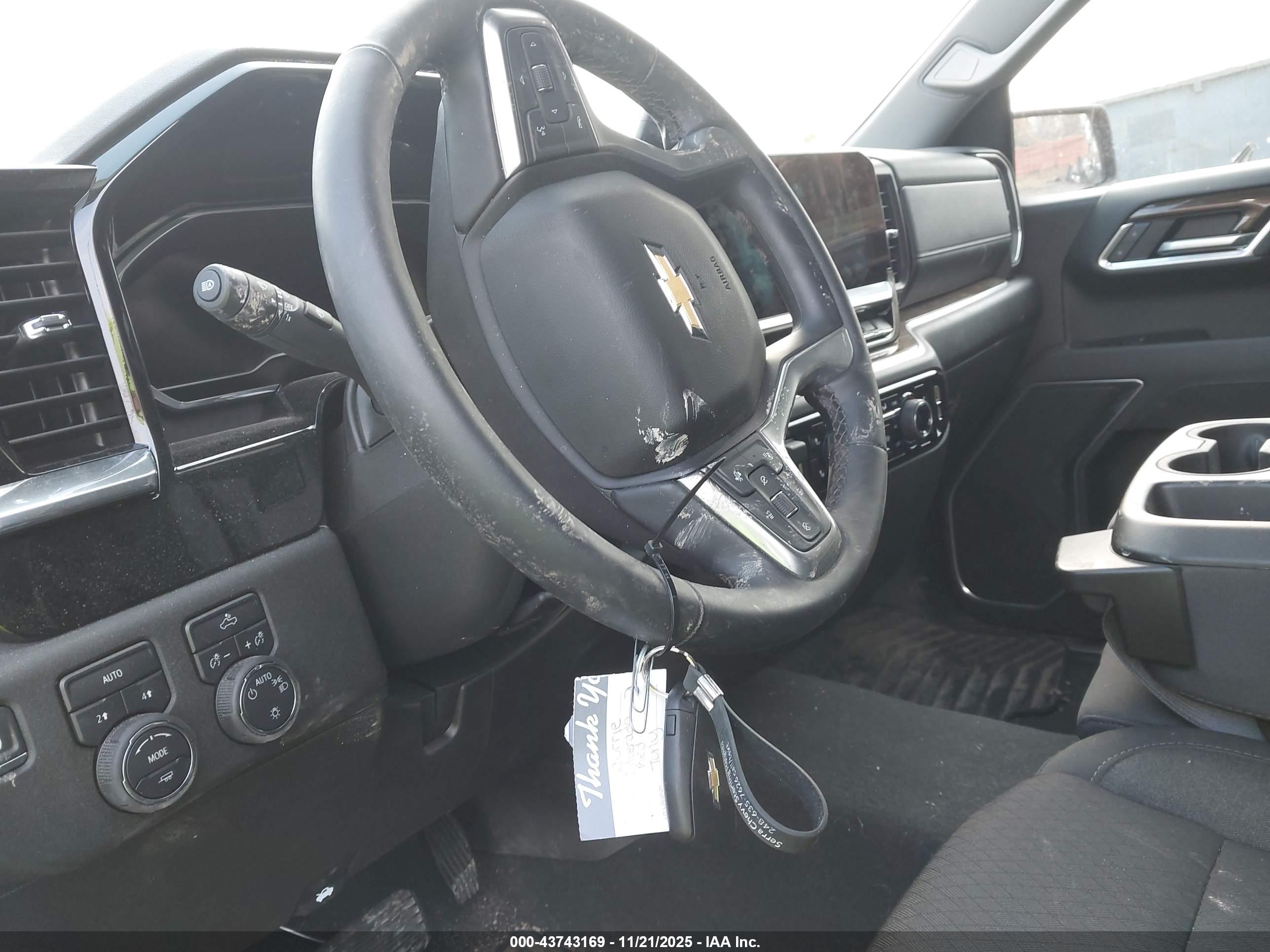 CHEVROLET SILVERADO image 11