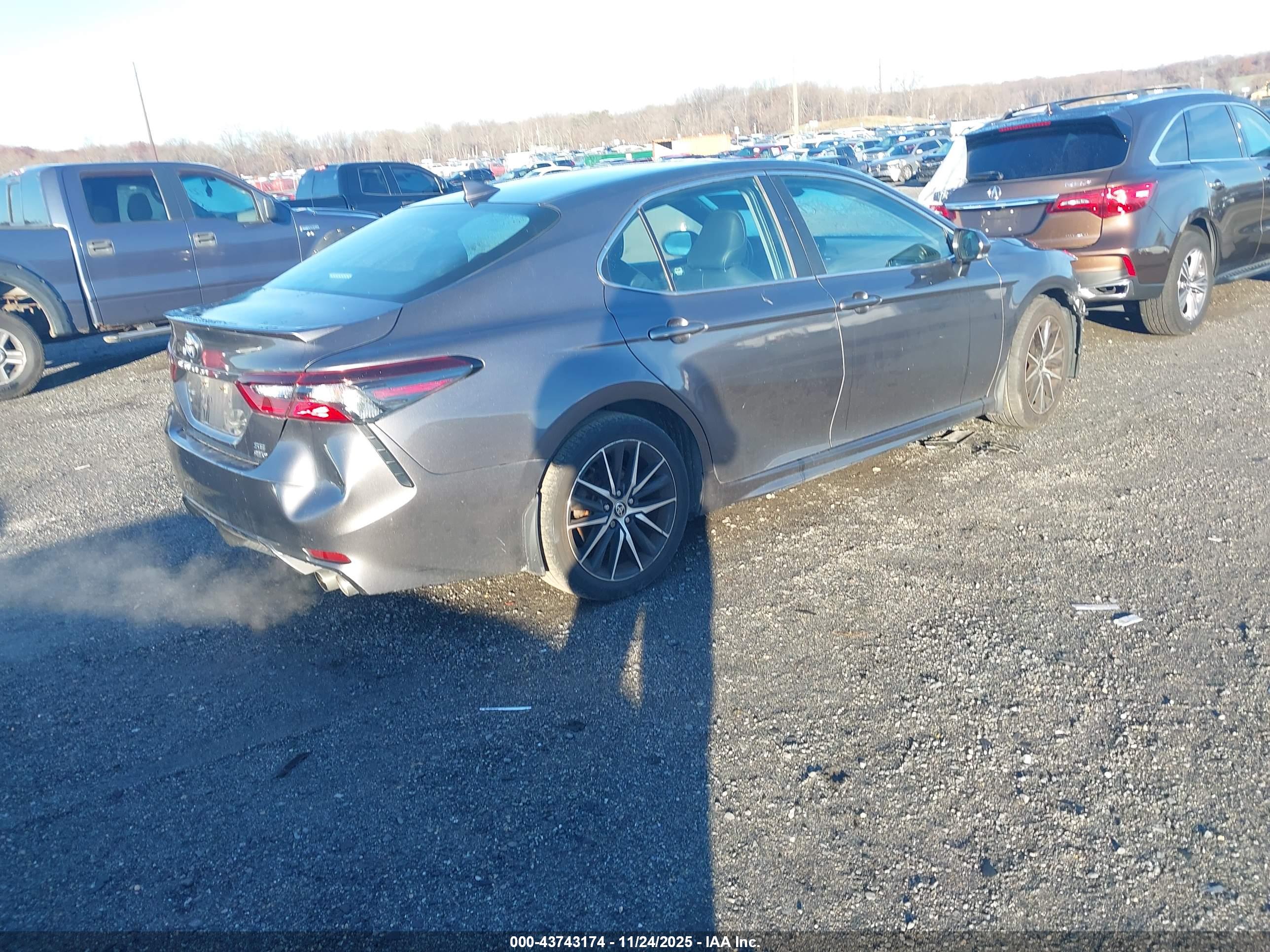 TOYOTA CAMRY image 4