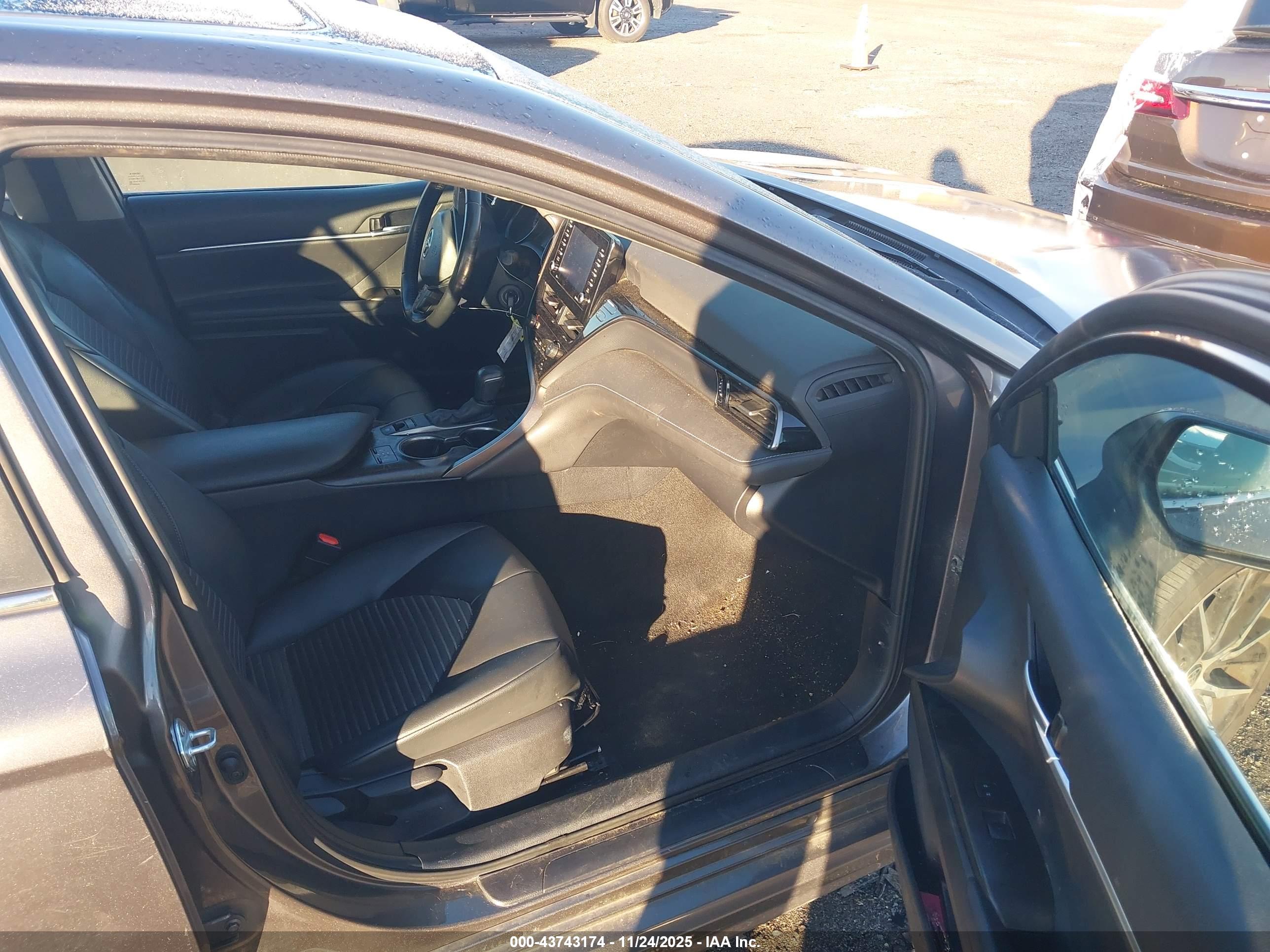 TOYOTA CAMRY image 5