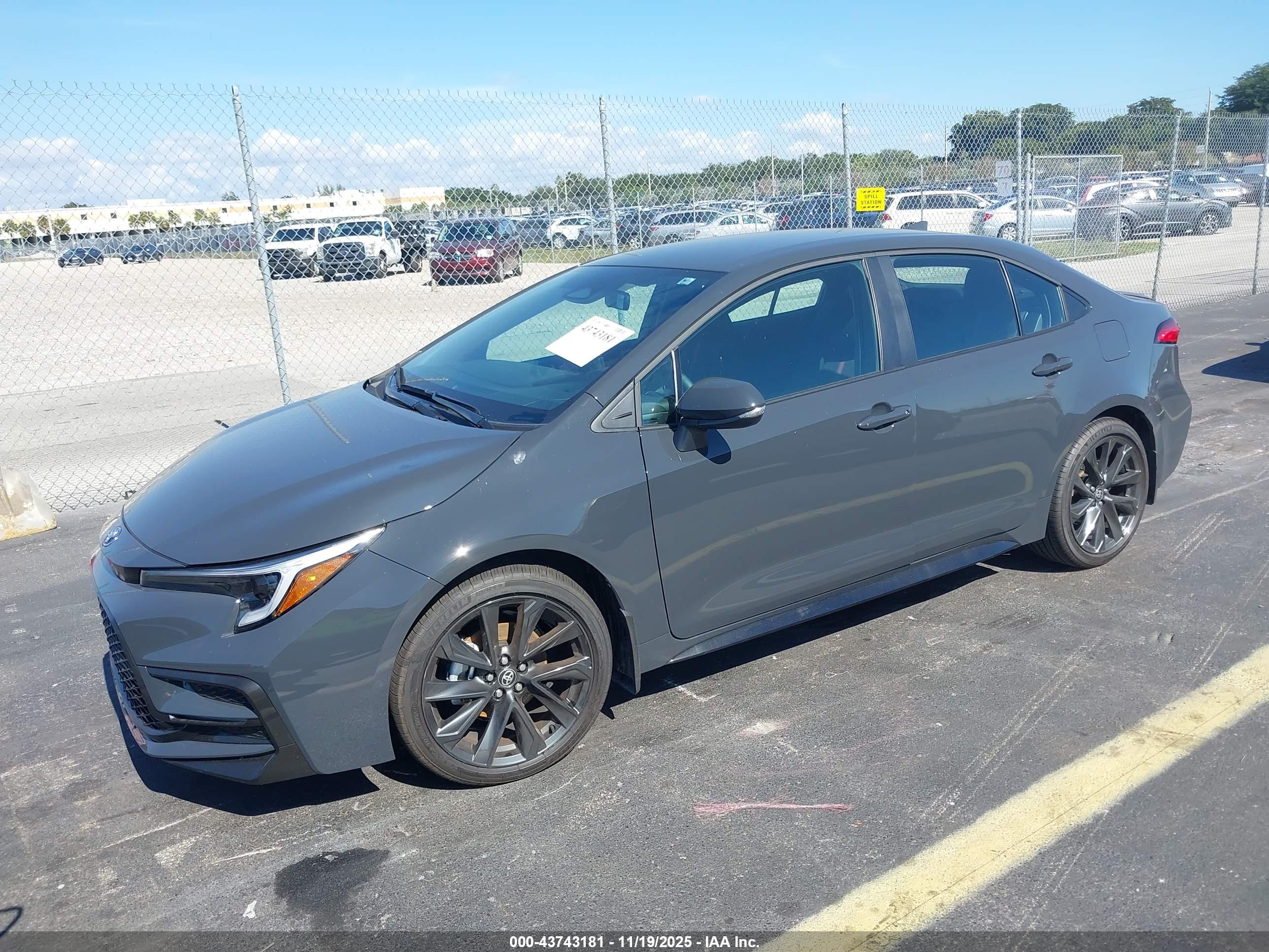 TOYOTA COROLLA image 2