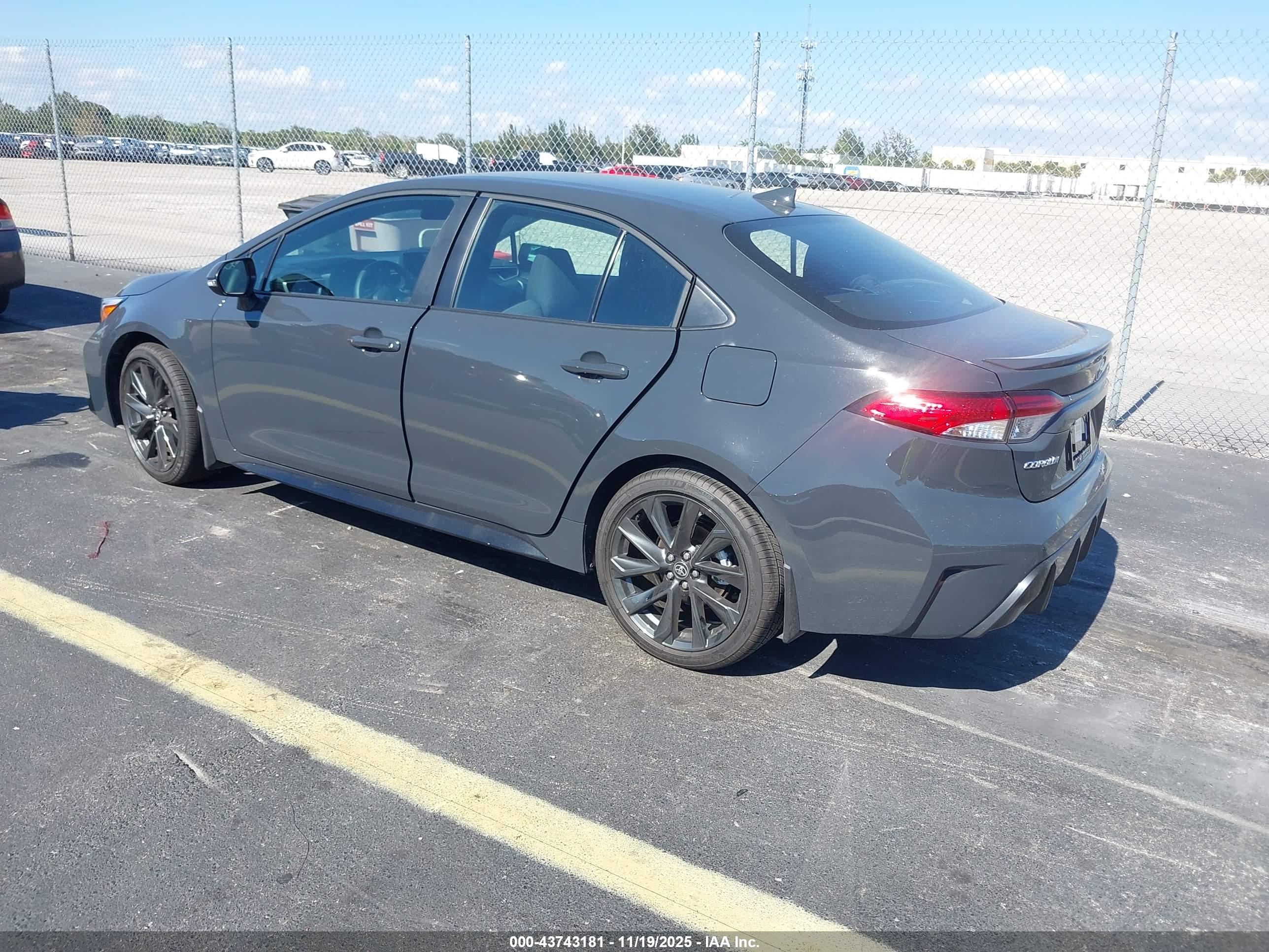 TOYOTA COROLLA image 3