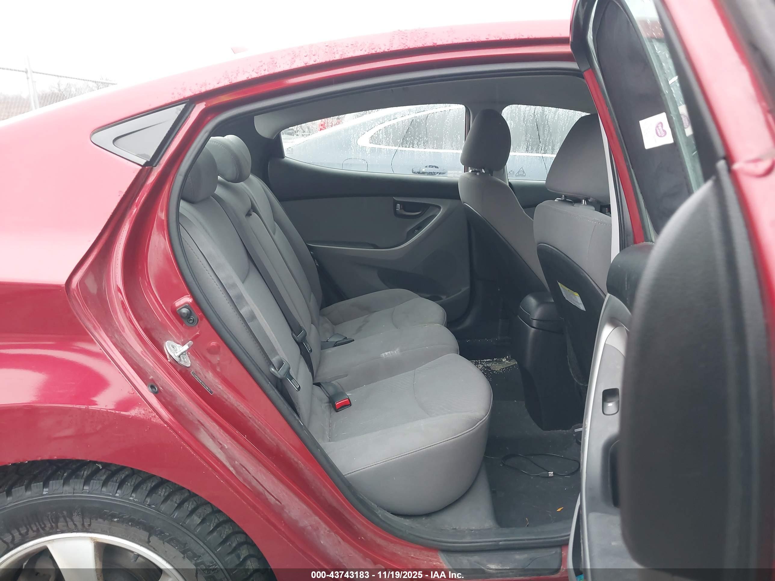 HYUNDAI ELANTRA image 8