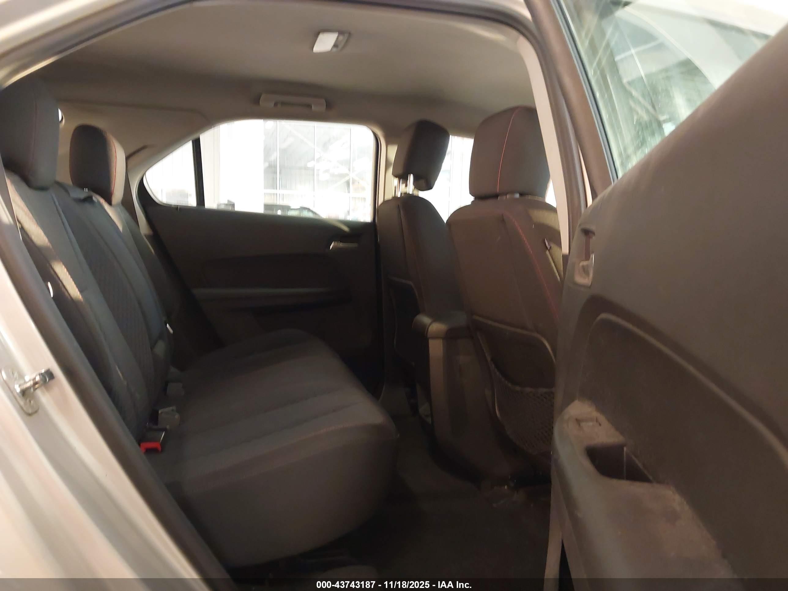CHEVROLET EQUINOX image 8