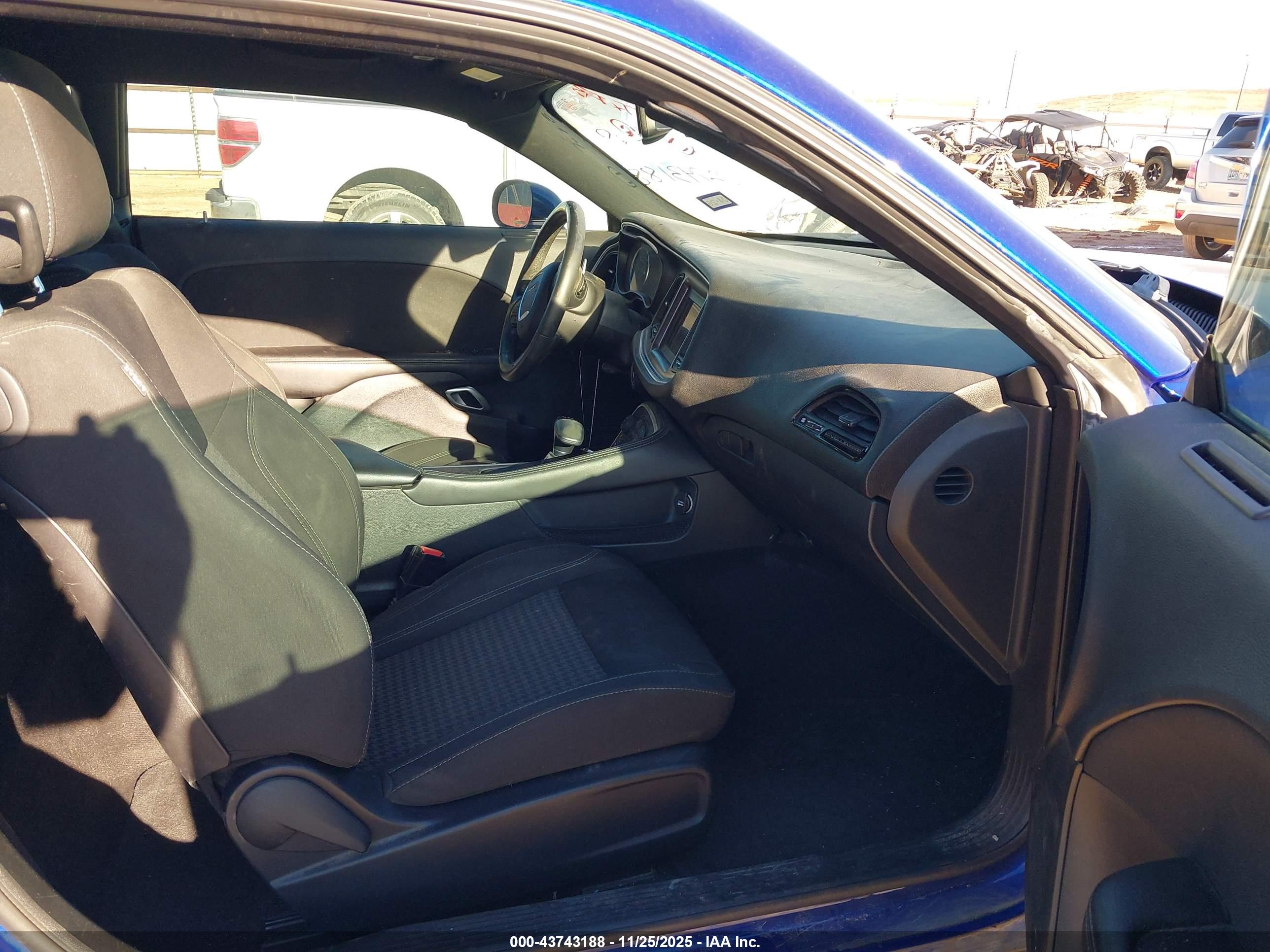 DODGE CHALLENGER image 5