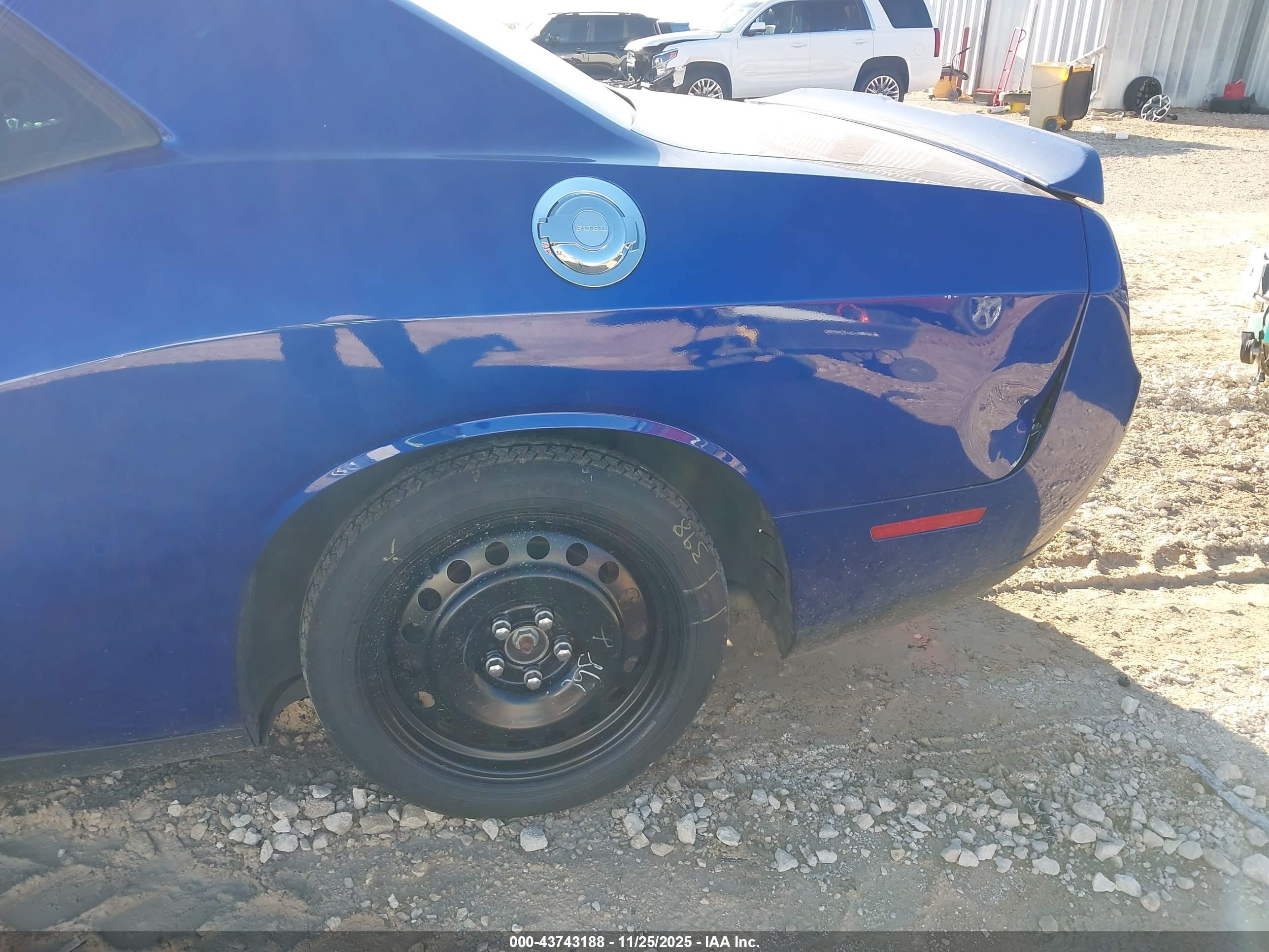 DODGE CHALLENGER image 6