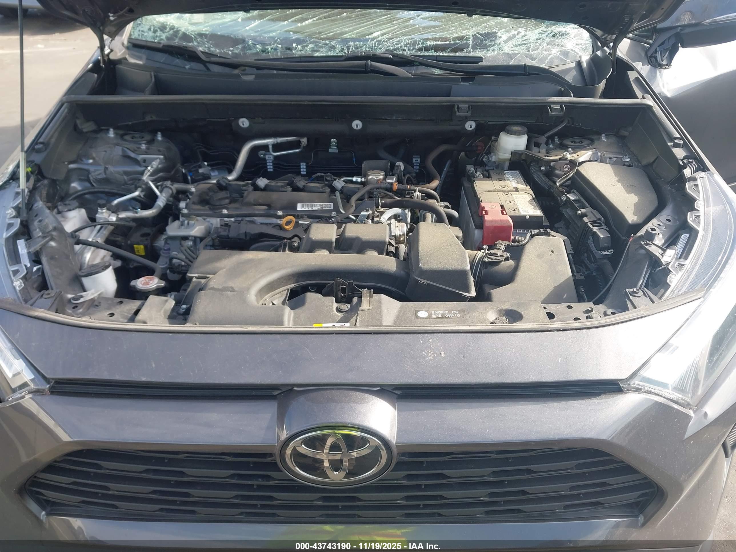 TOYOTA RAV4 image 10