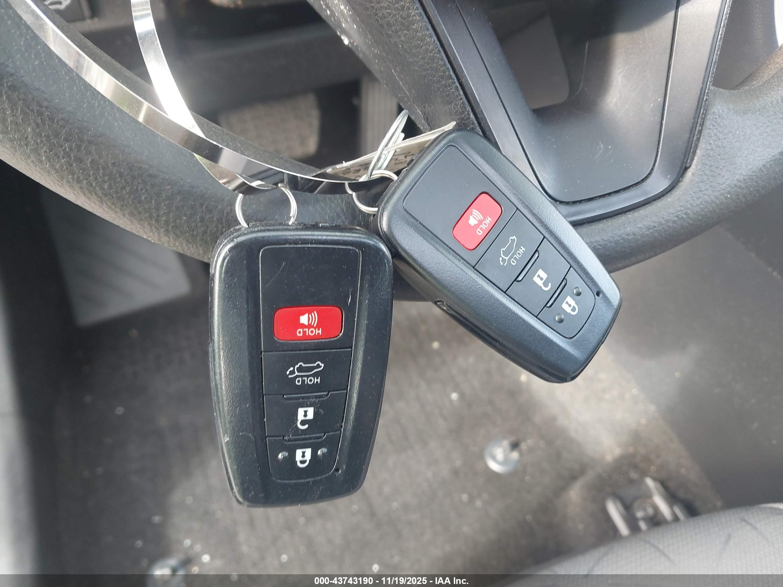 TOYOTA RAV4 image 11