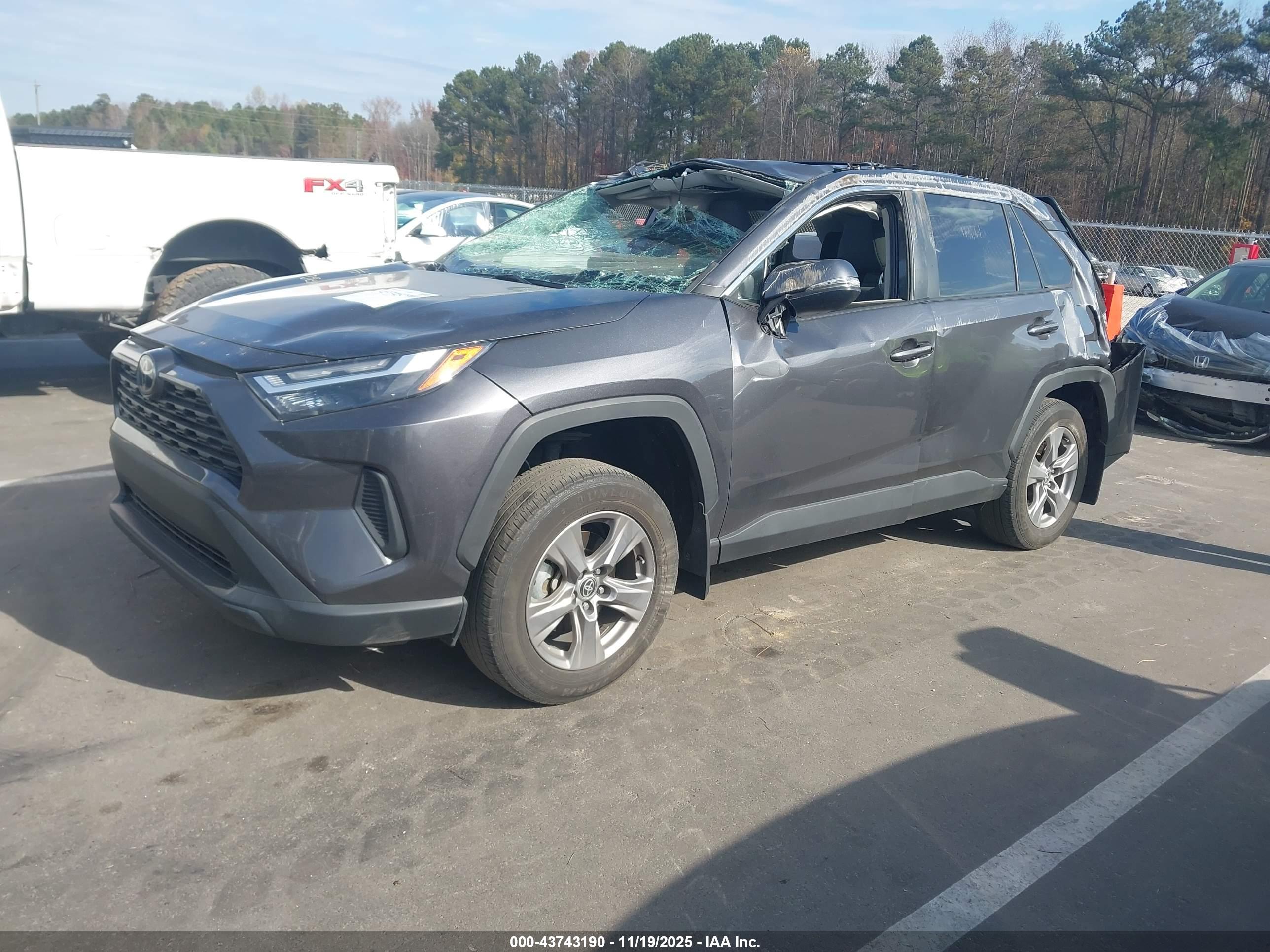 TOYOTA RAV4 image 2