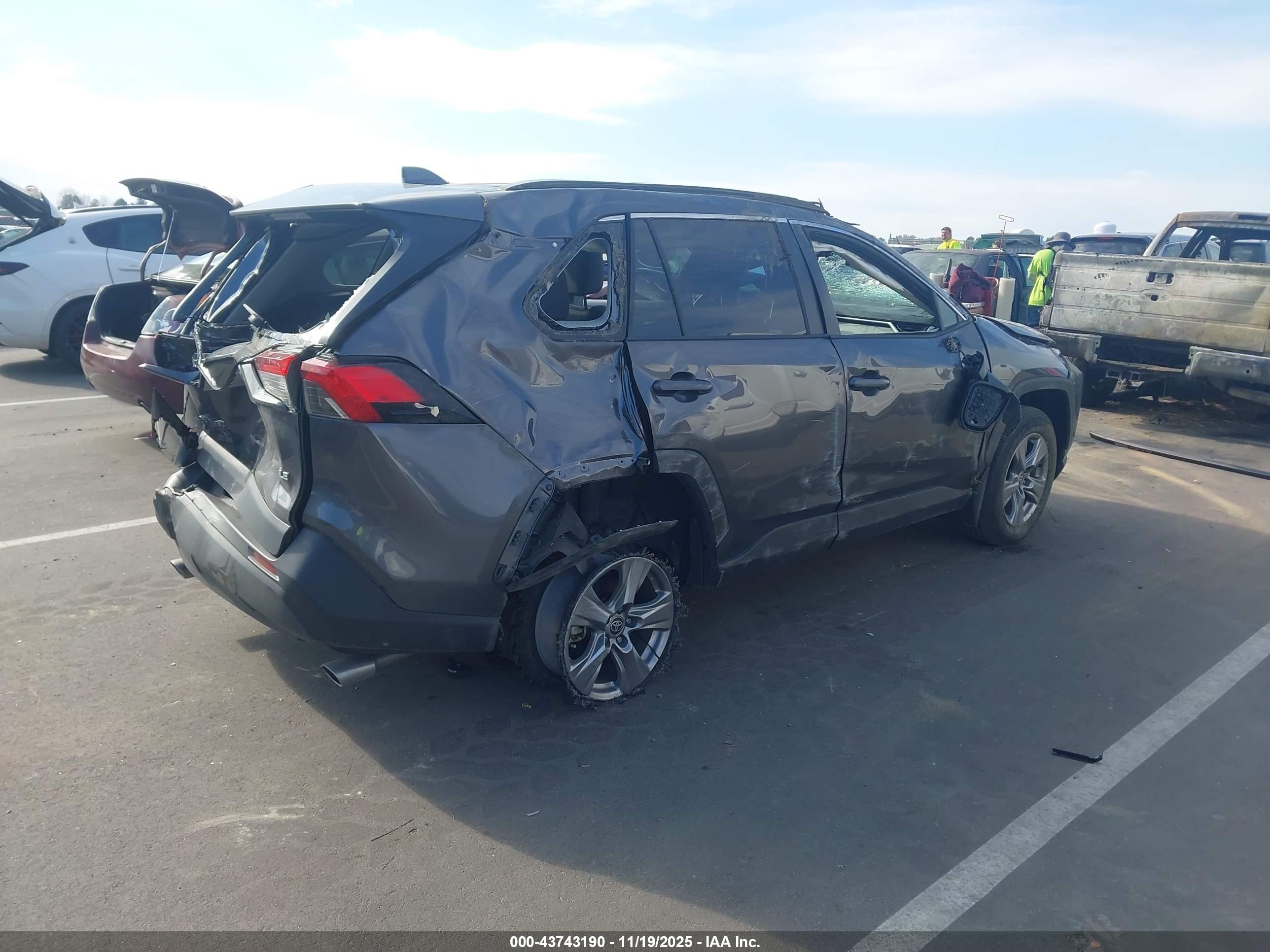 TOYOTA RAV4 image 4