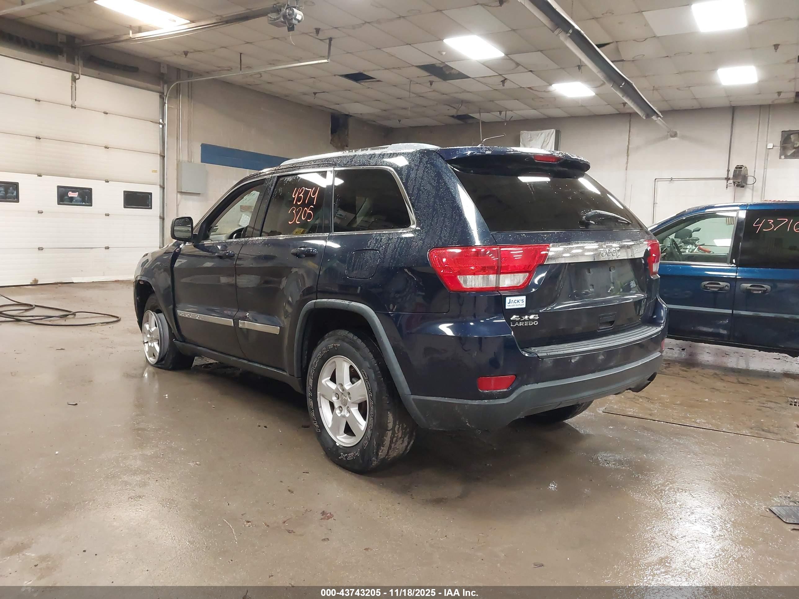JEEP GRAND image 3