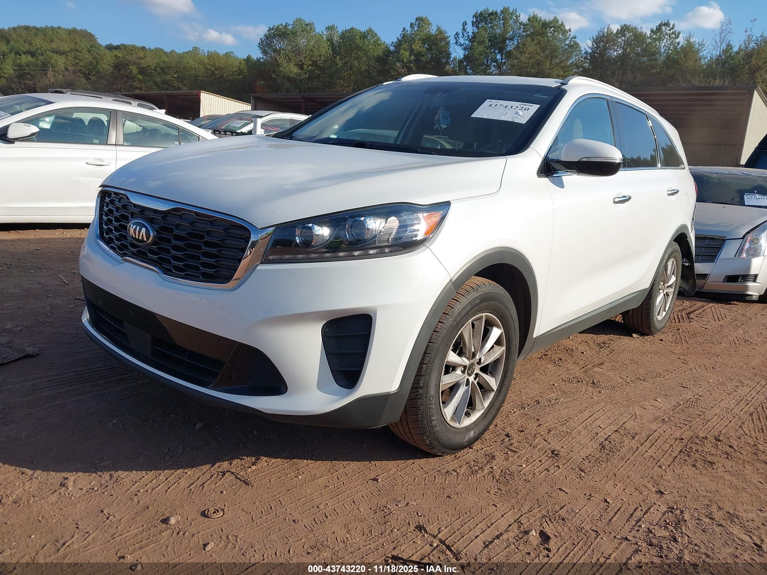KIA SORENTO image 2