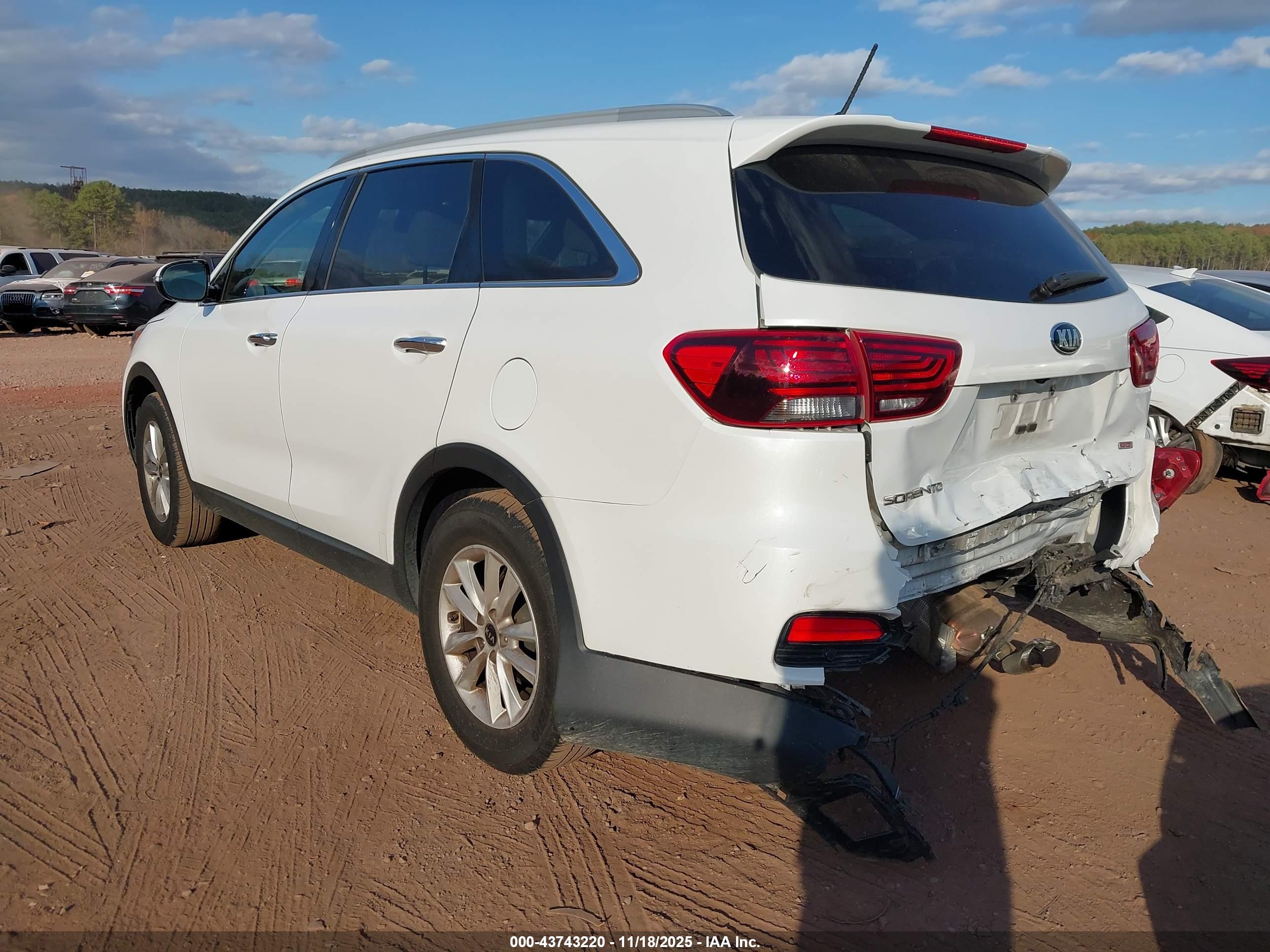 KIA SORENTO image 3
